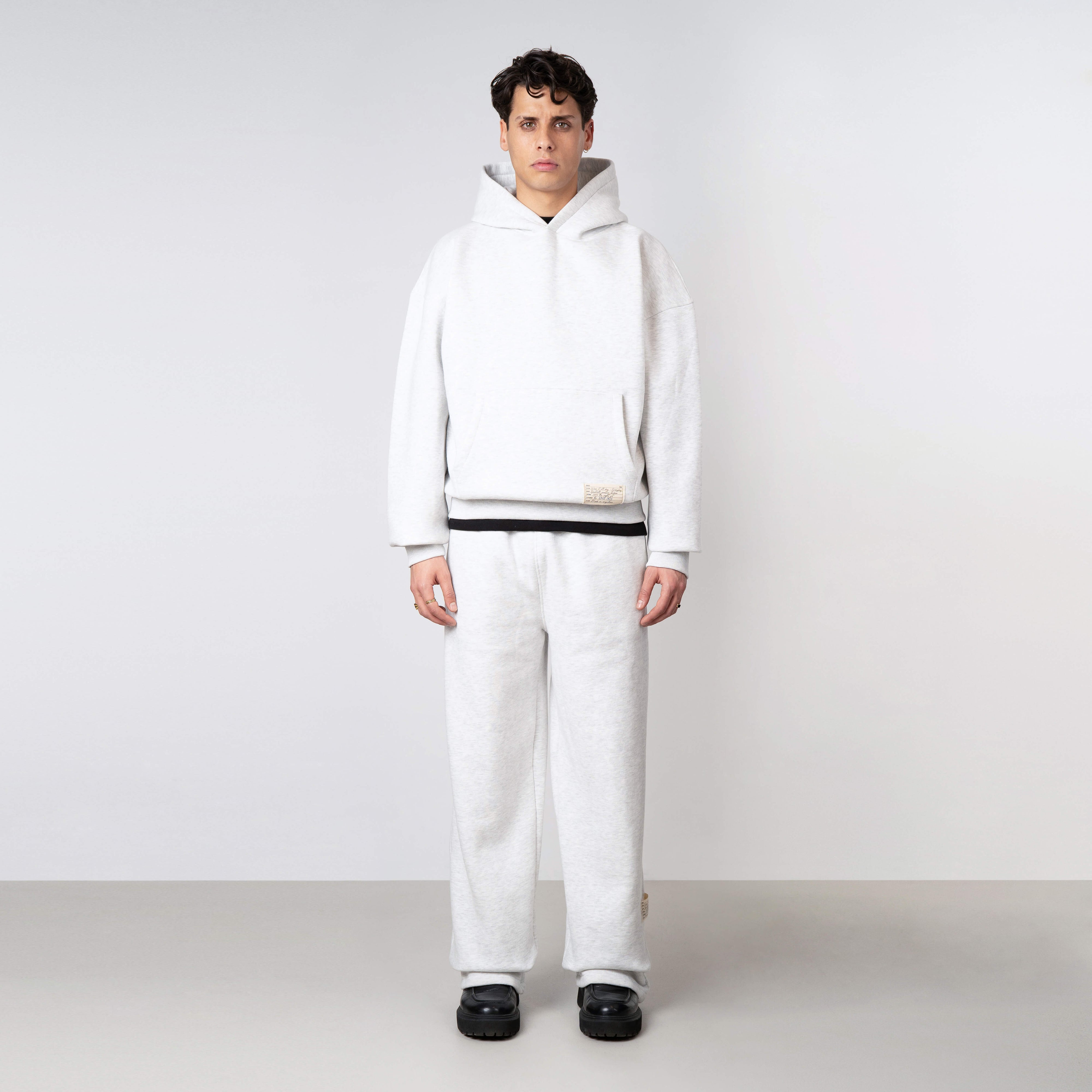 Model is 179 cm, 71 kg, and wears size M
