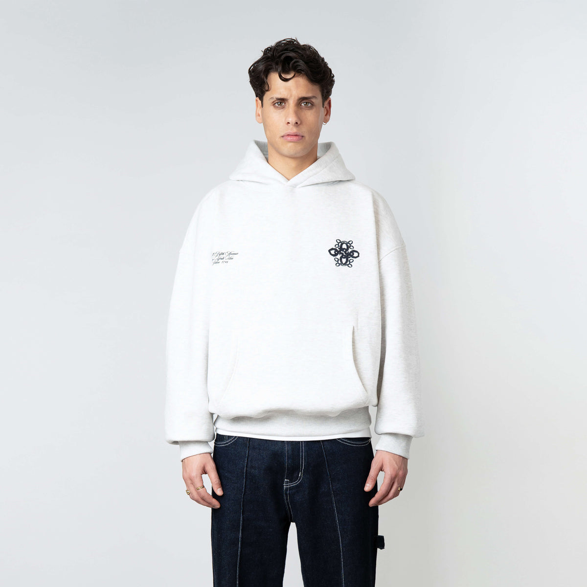 Model is 179 cm, 71 kg, and wears size M
