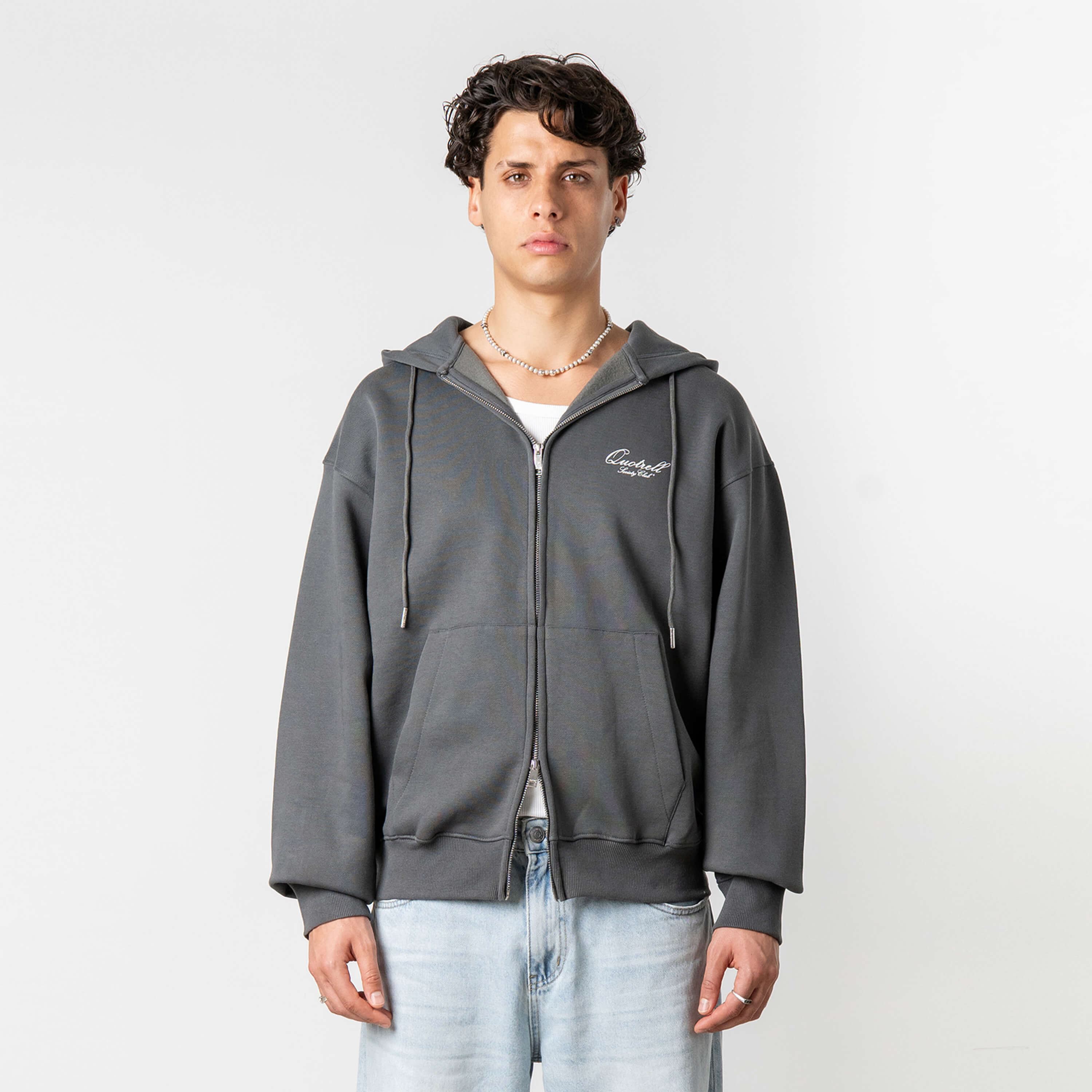 Model is 179 cm, 71 kg, and wears size M
