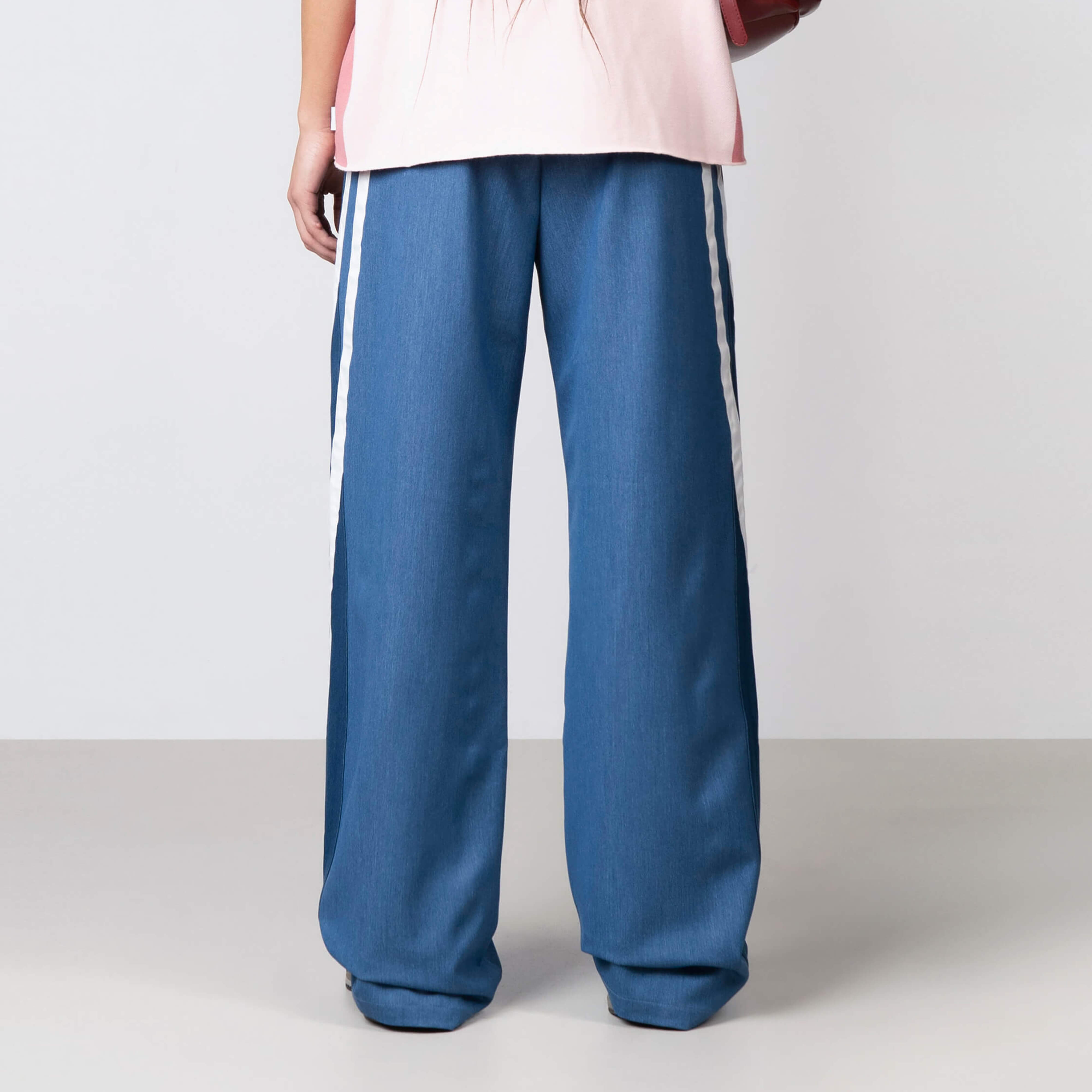 Model is 172 cm and wears size S
