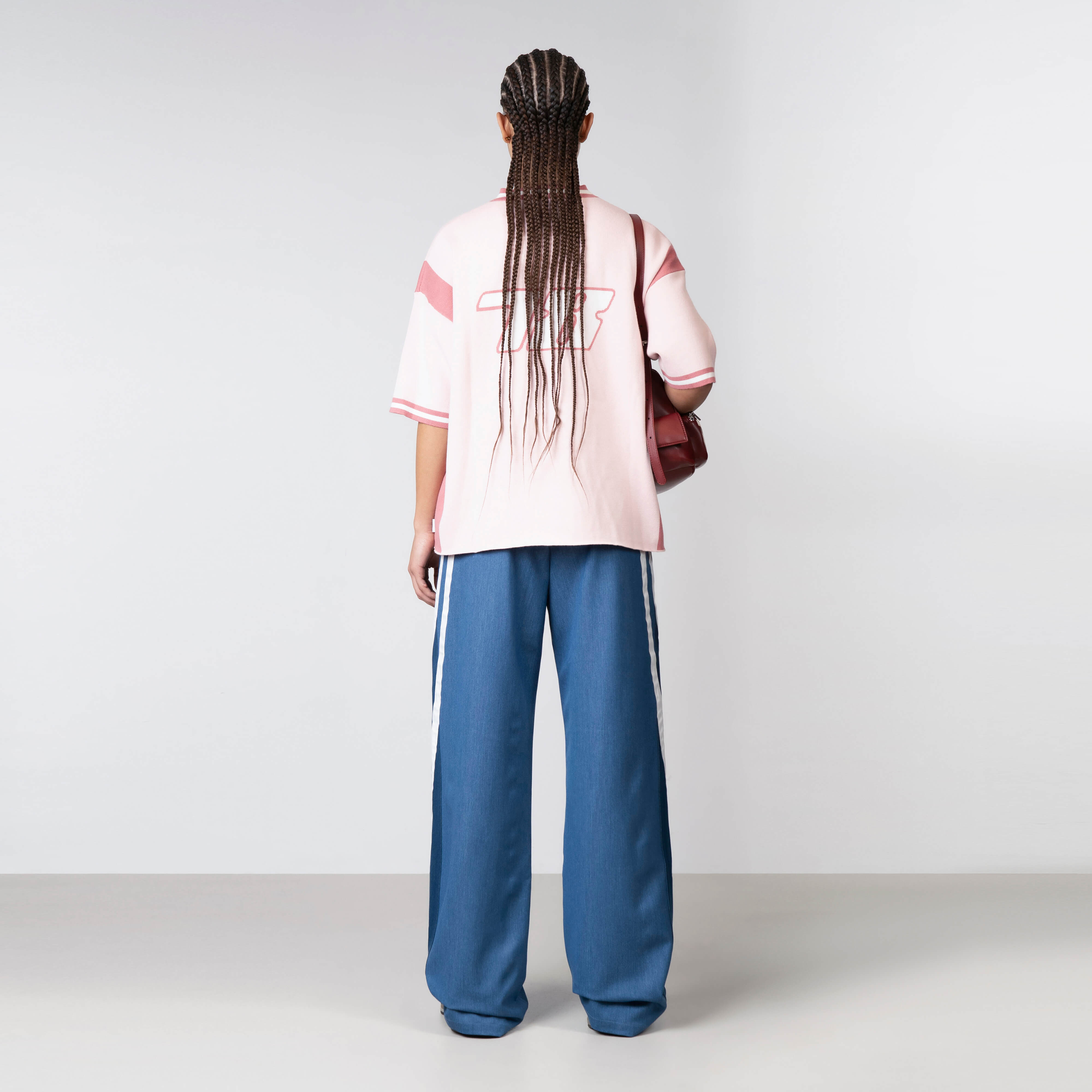 Model is 172 cm and wears size S
