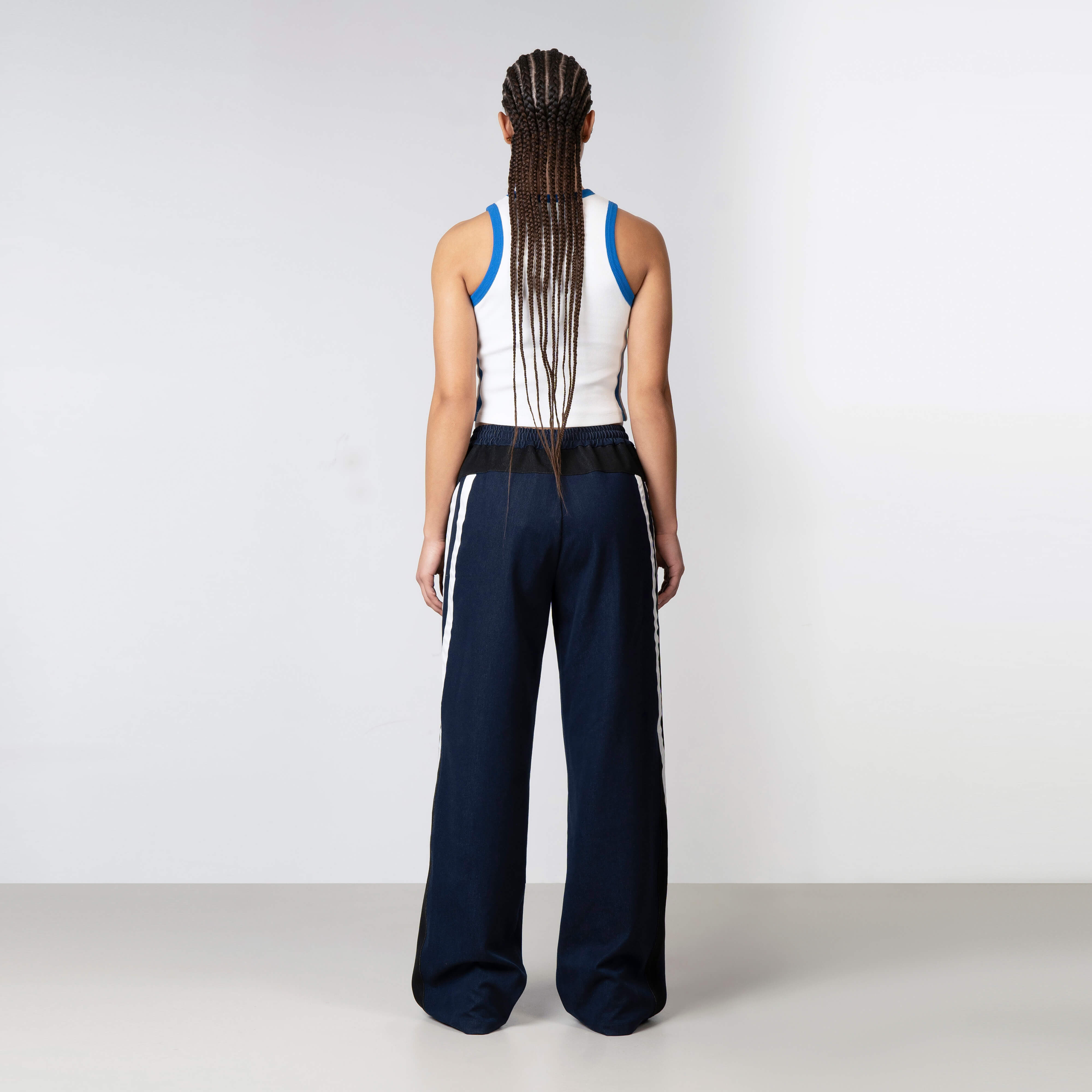 Model is 172 cm and wears size S
