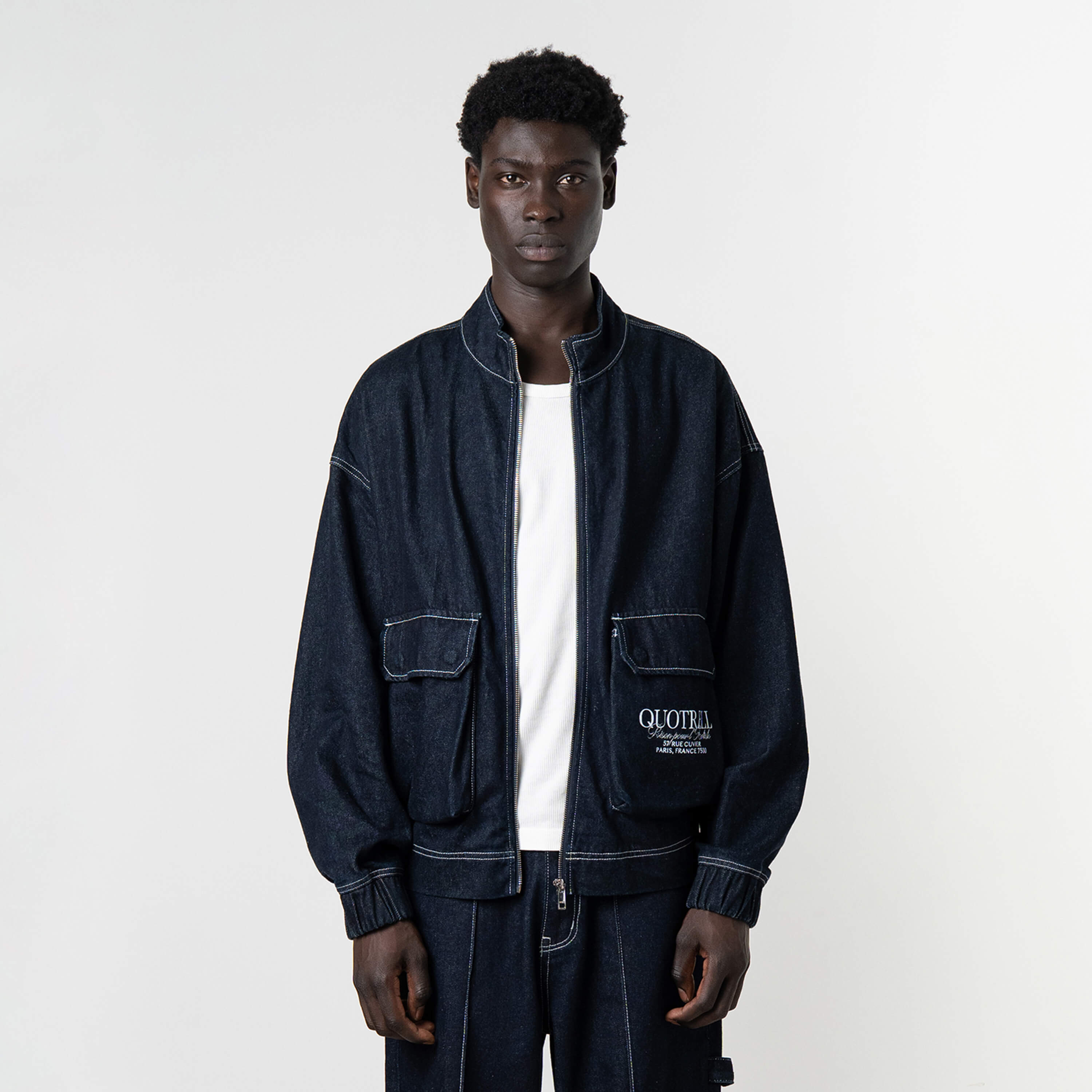 Model is 189 cm, 74kg, and wears size M