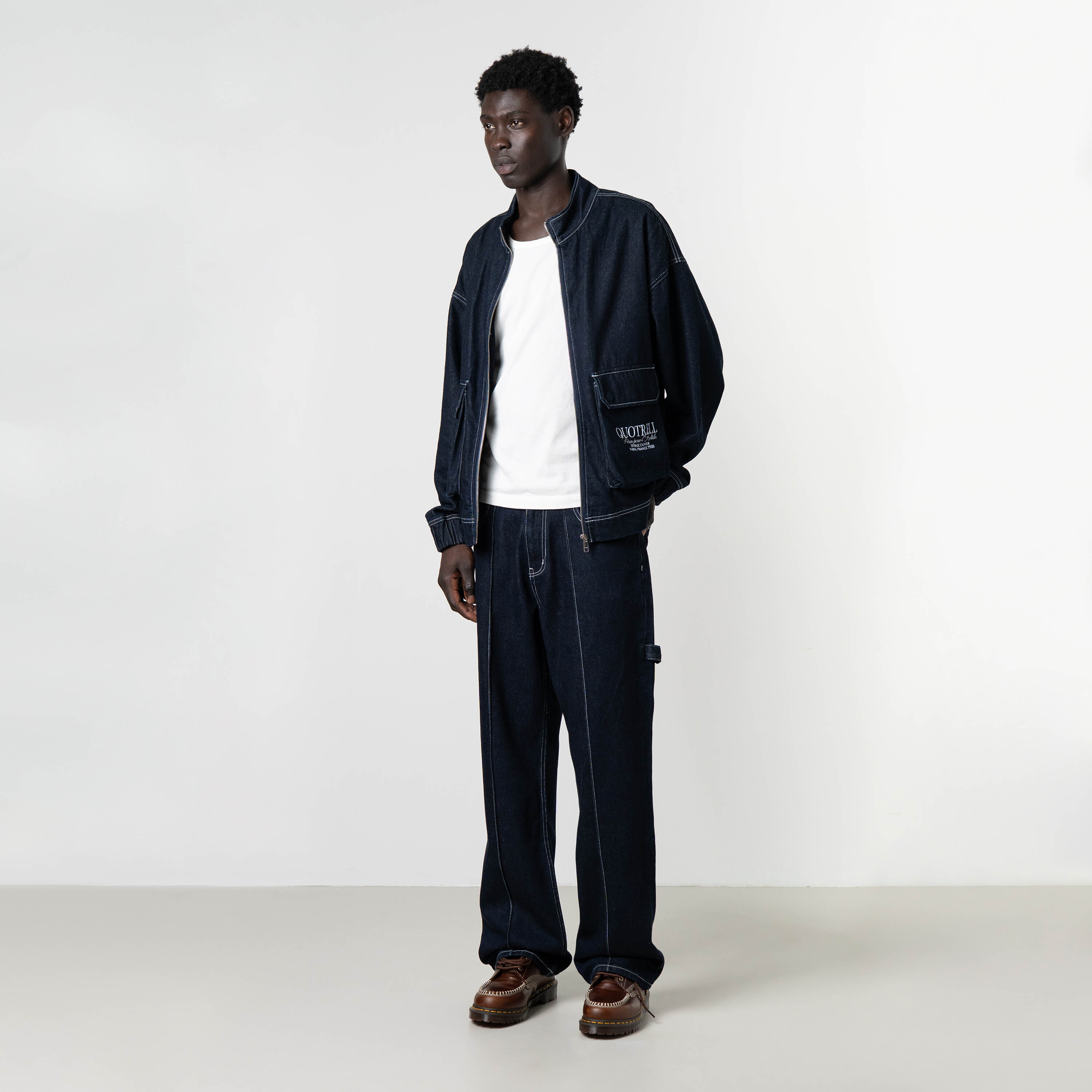 Model is 189 cm, 74kg, and wears size M