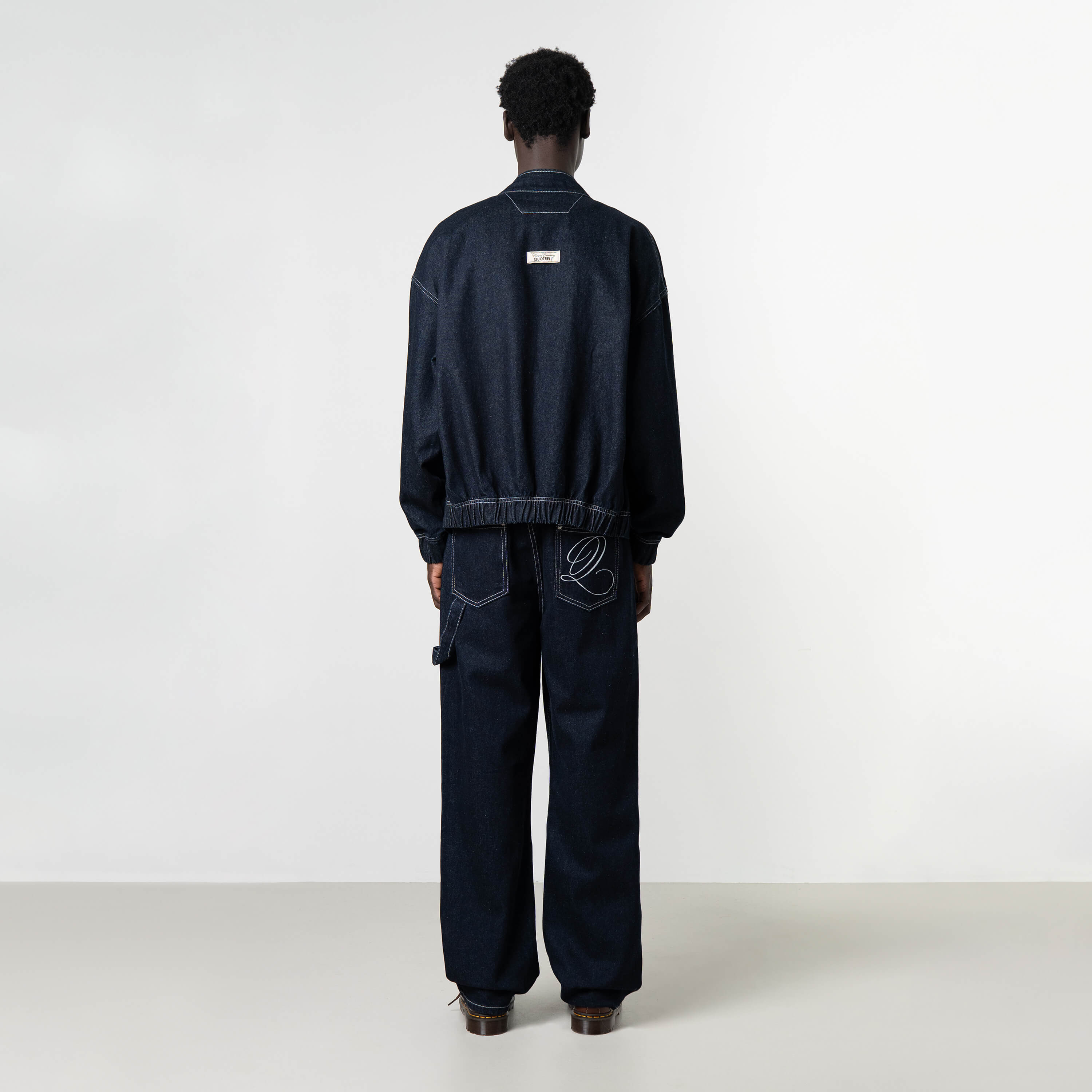 Model is 189 cm, 74kg, and wears size M