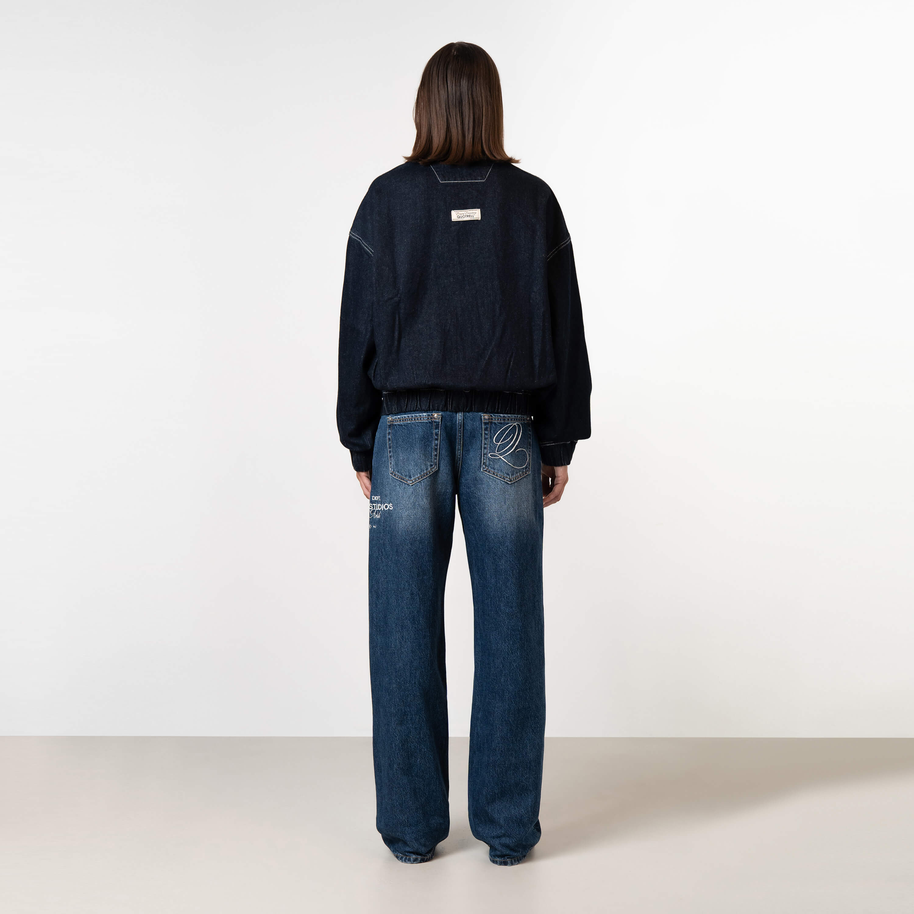 Model is 175 cm and wears size S