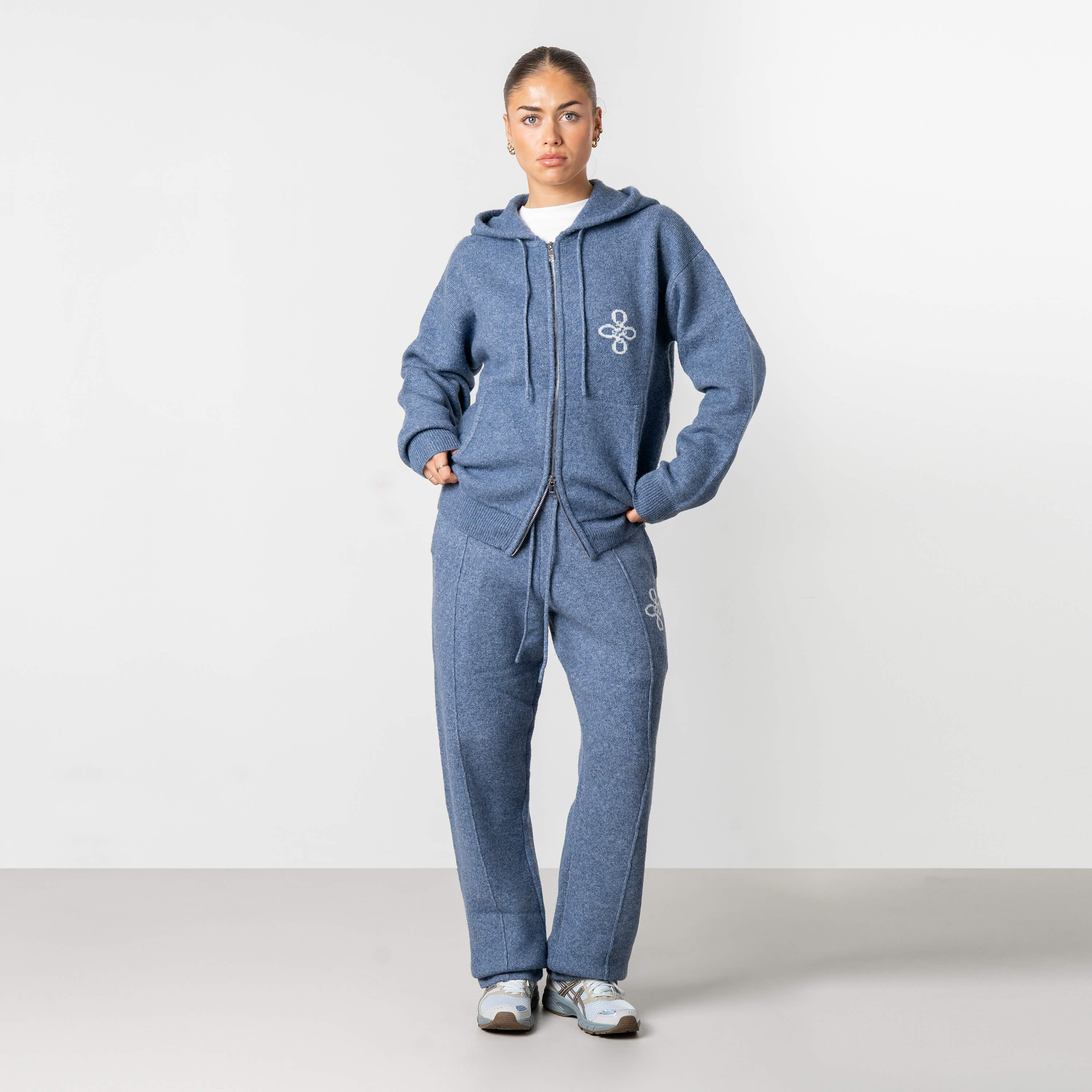 Model is 168 cm and wears size S
