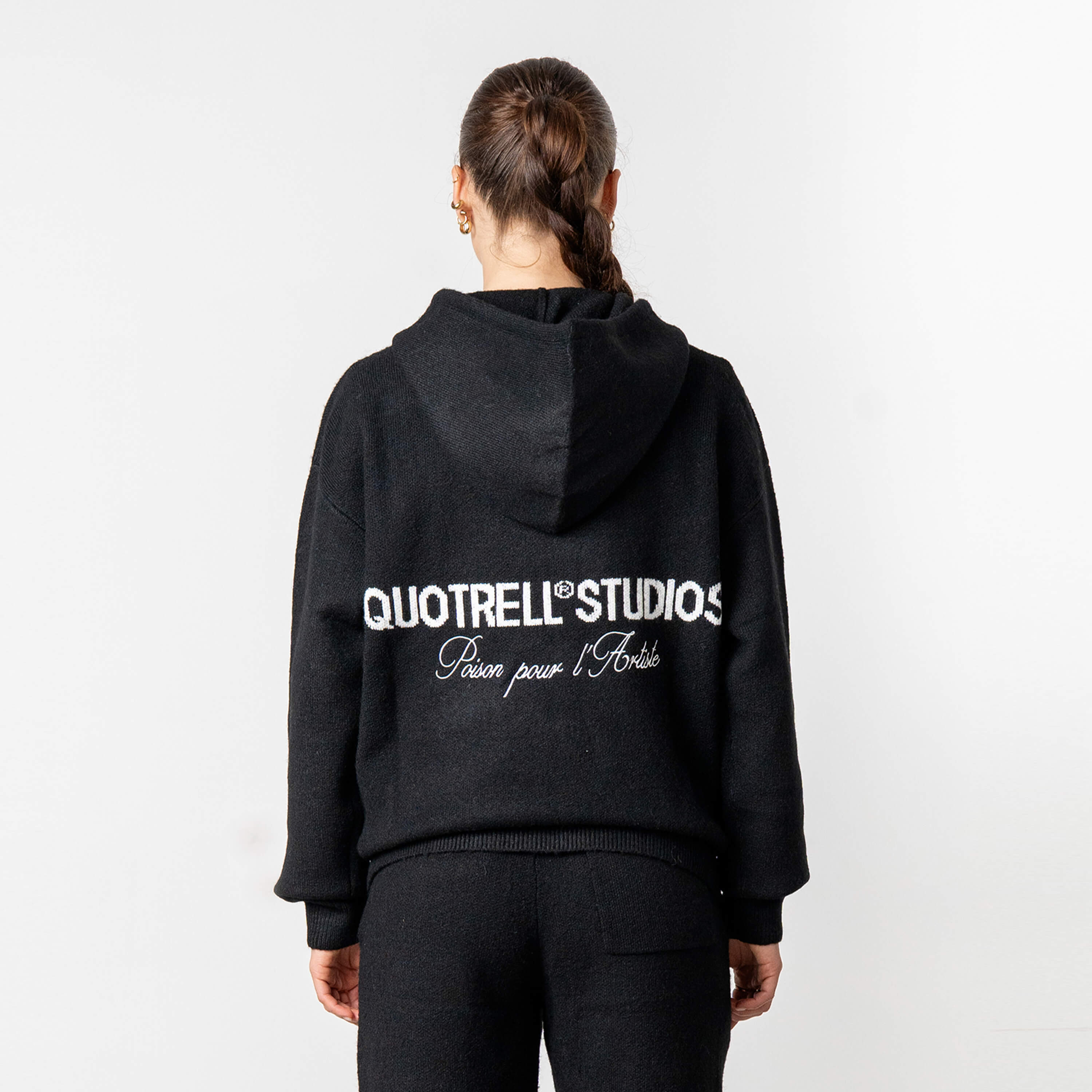 Model is 168 cm and wears size S
