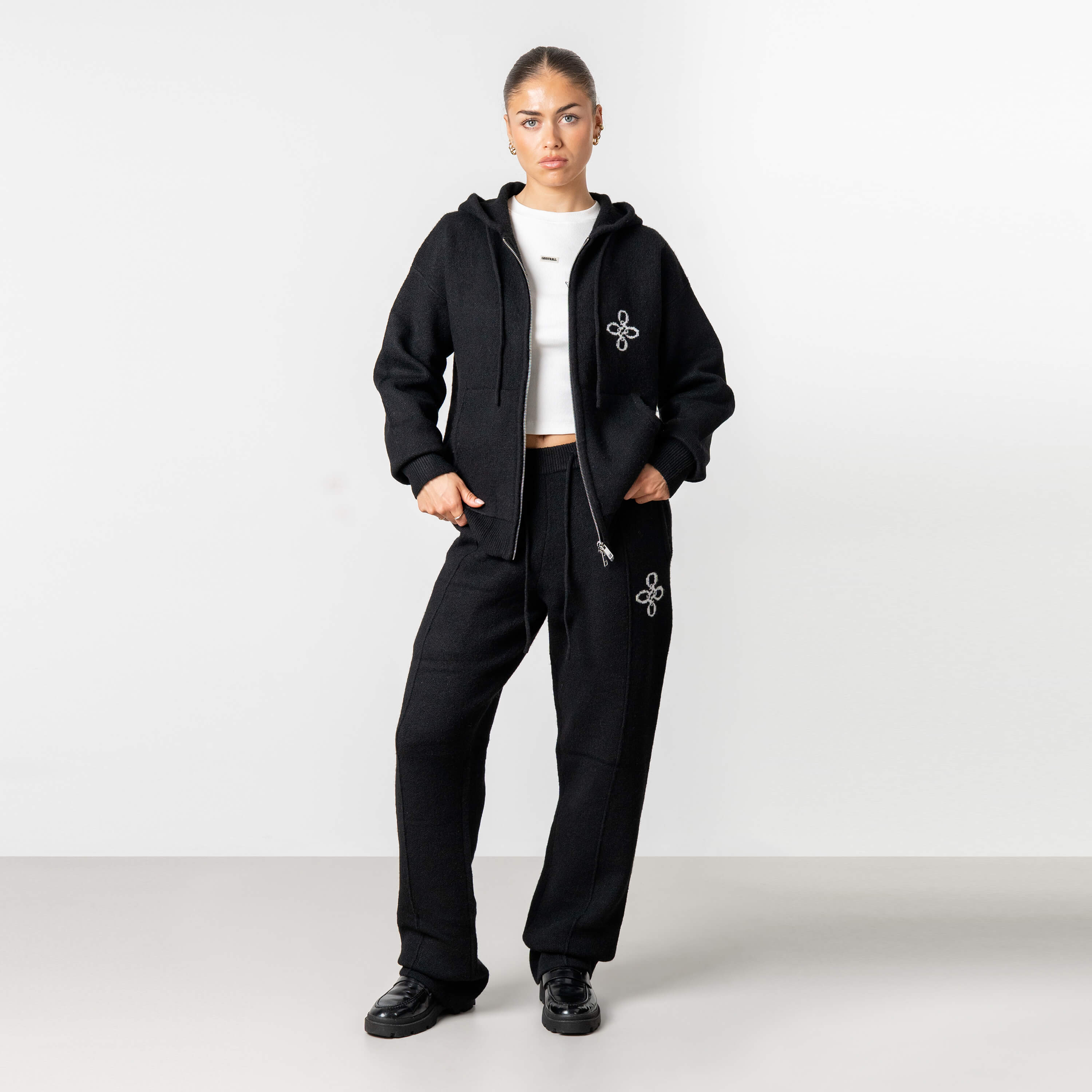 Model is 168 cm and wears size S
