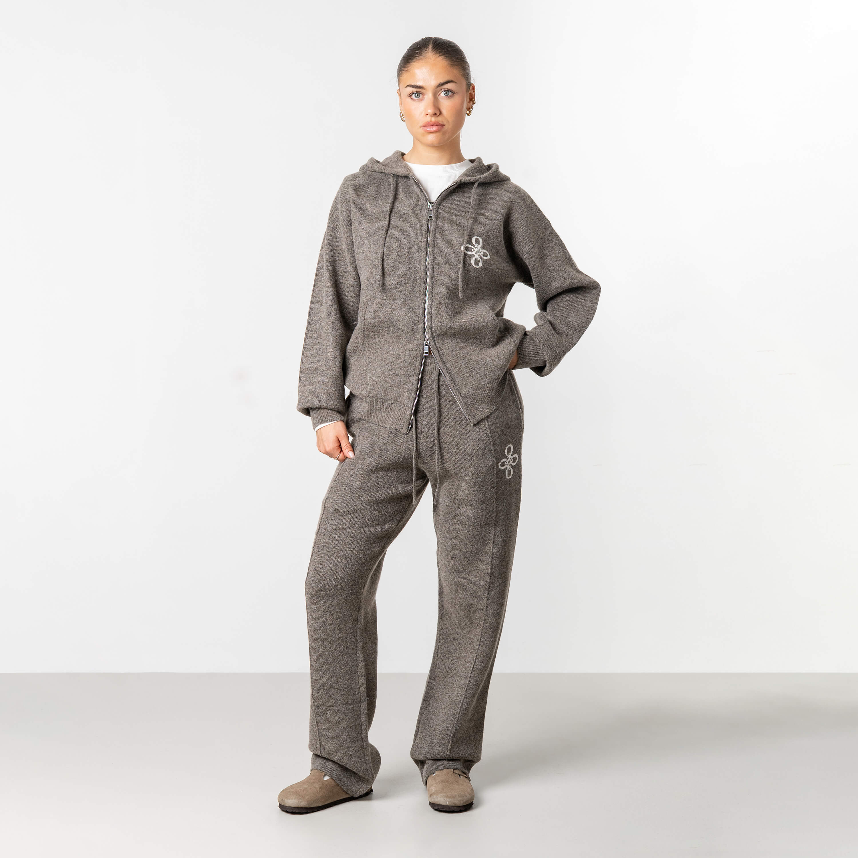 Model is 168 cm and wears size S
