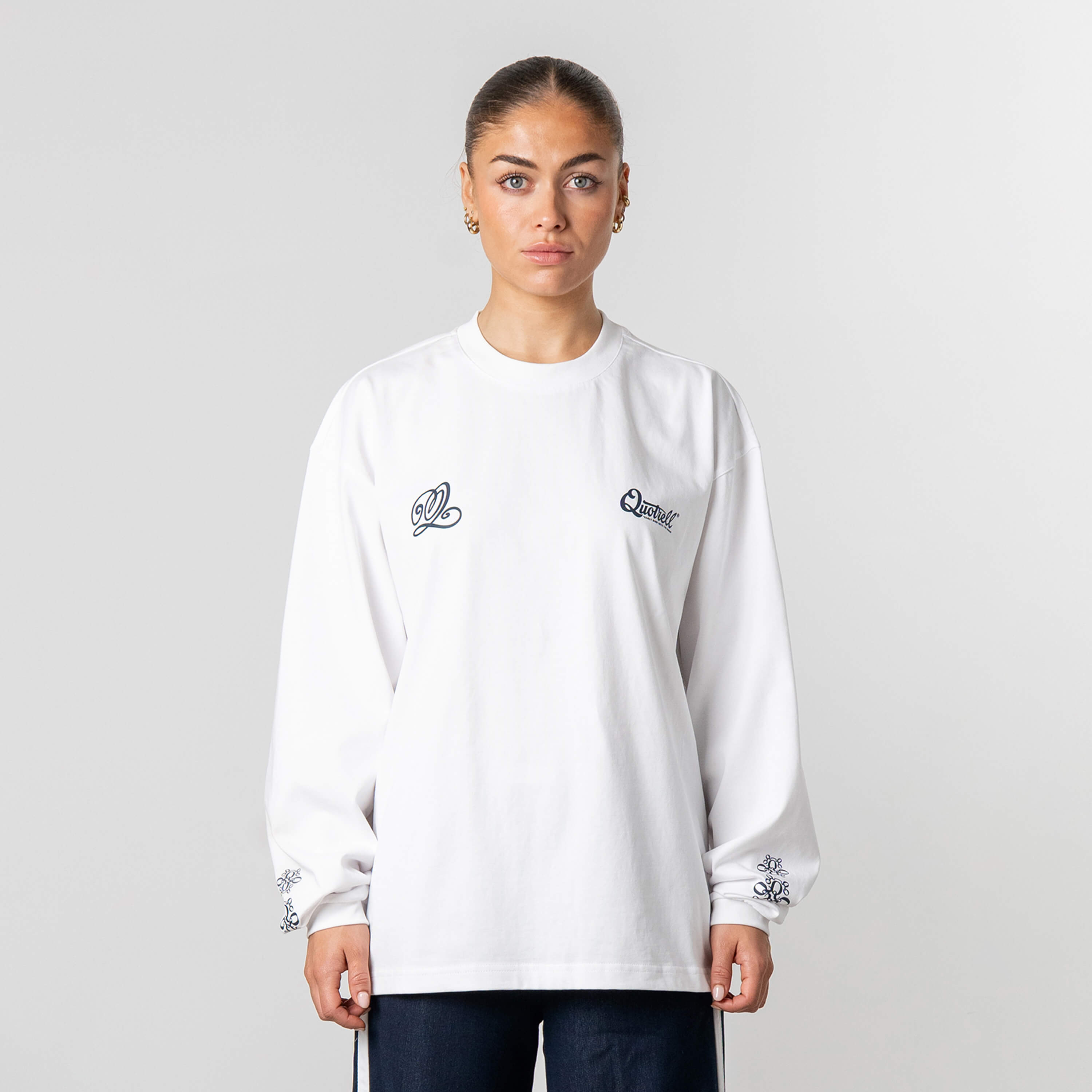 Model is 168 cm and wears size S