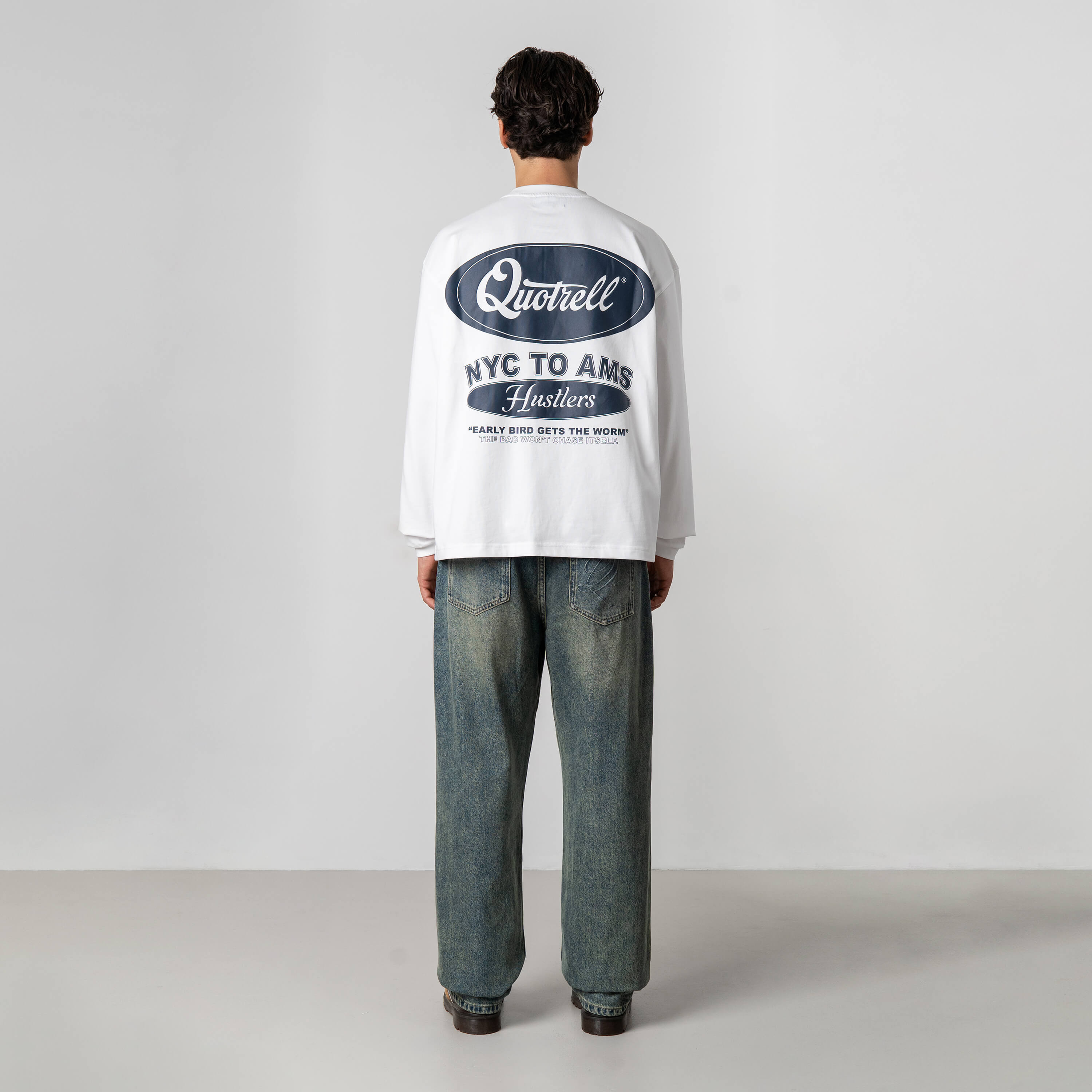 Model is 179 cm, 71 kg, and wears size M

