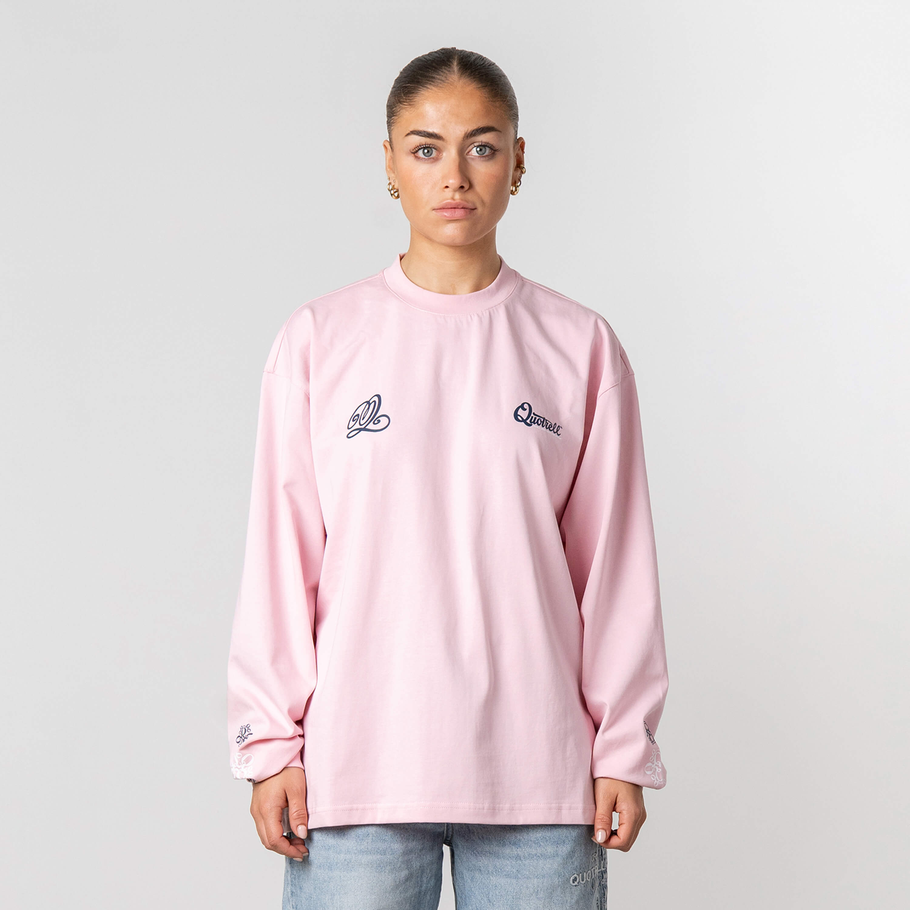 Model is 168 cm and wears size S