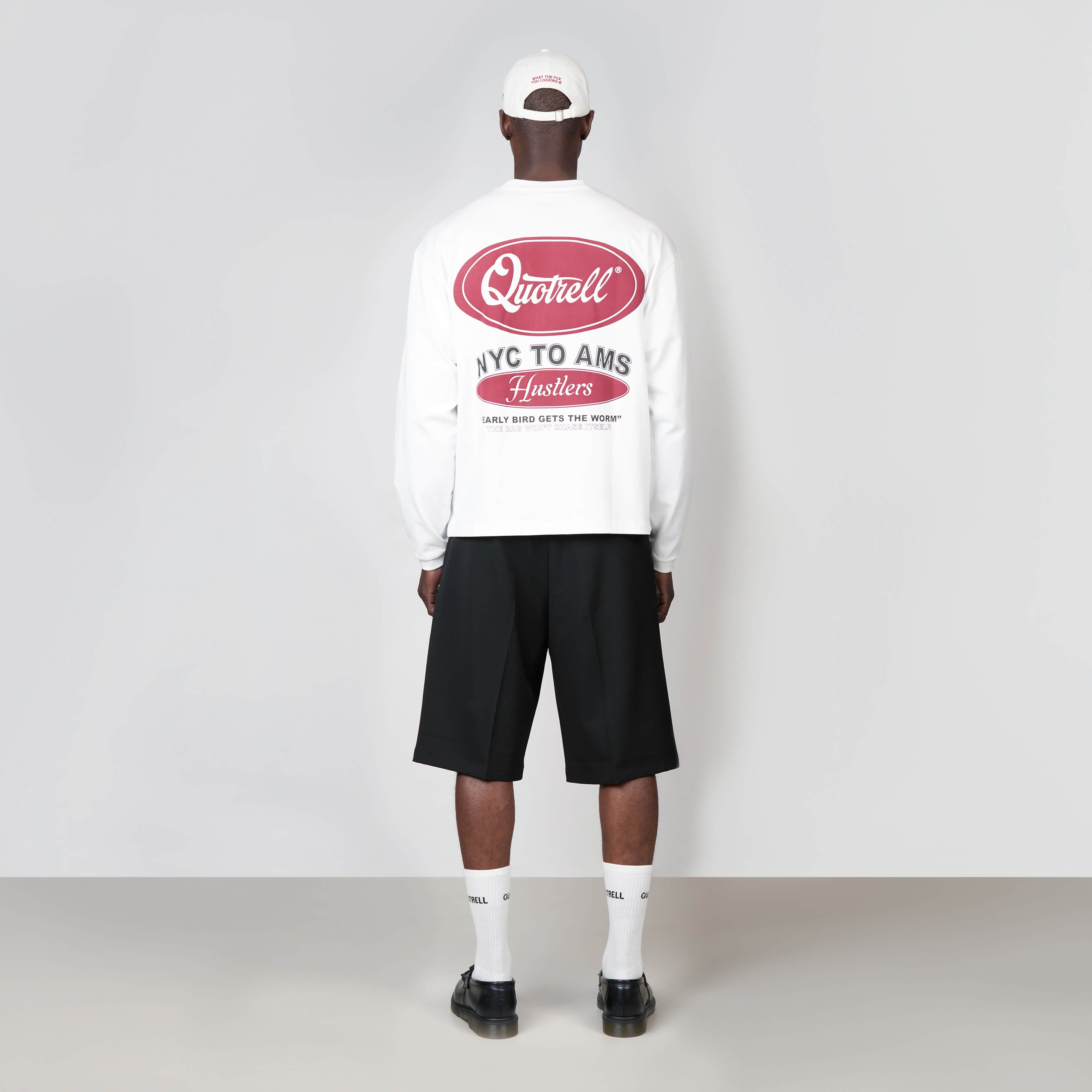 Model is 188 cm, 74 kg, and wears size L
