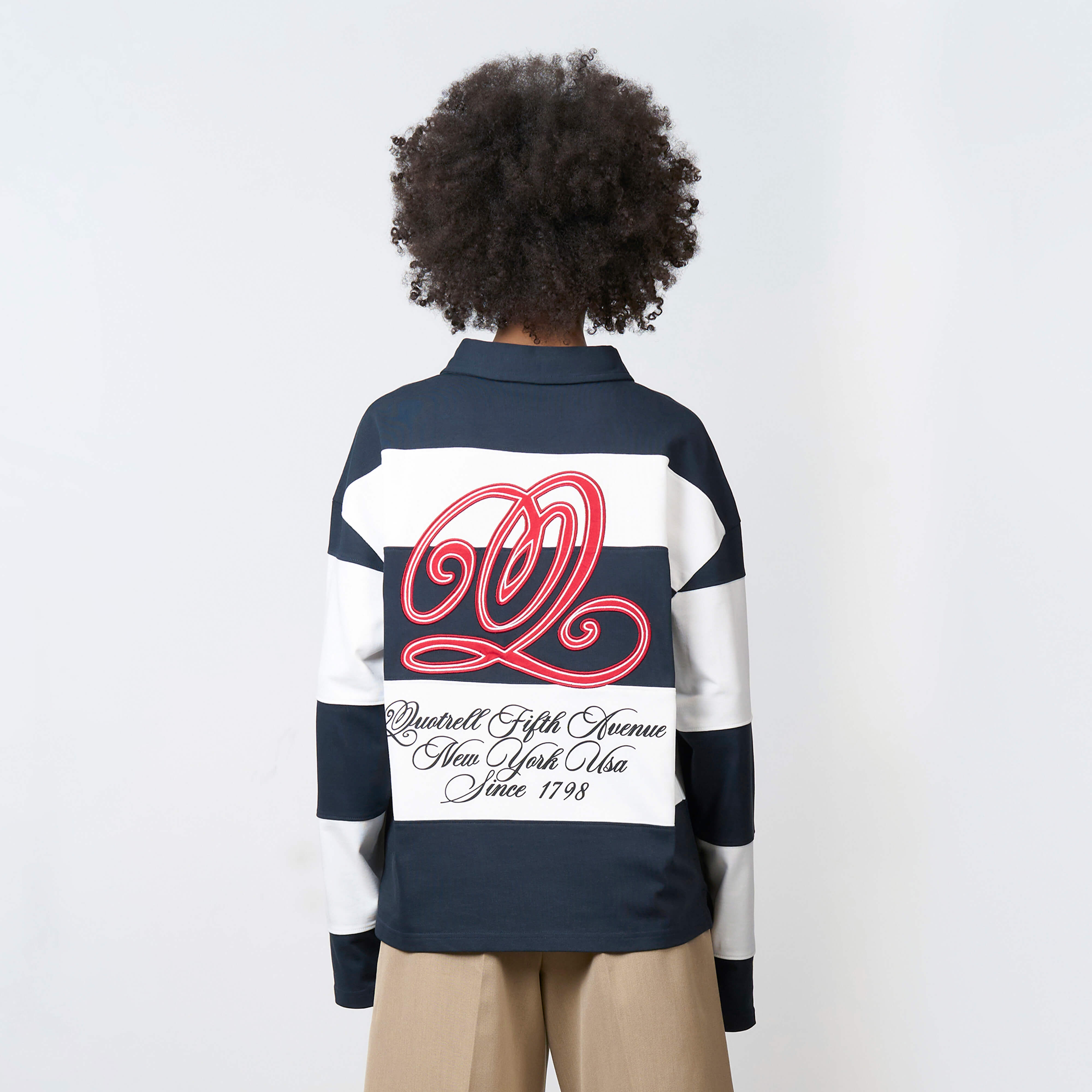 Model is 171 cm and wears size S
