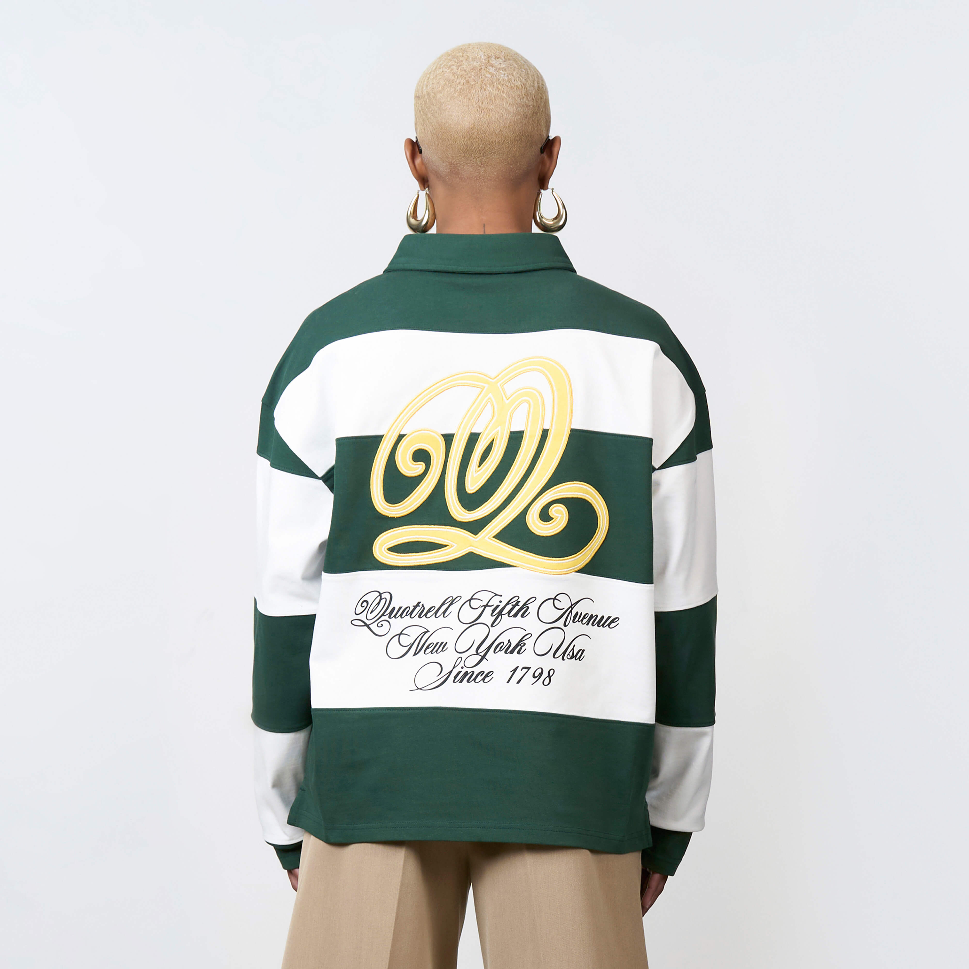 Model is 169 cm and wears size S
