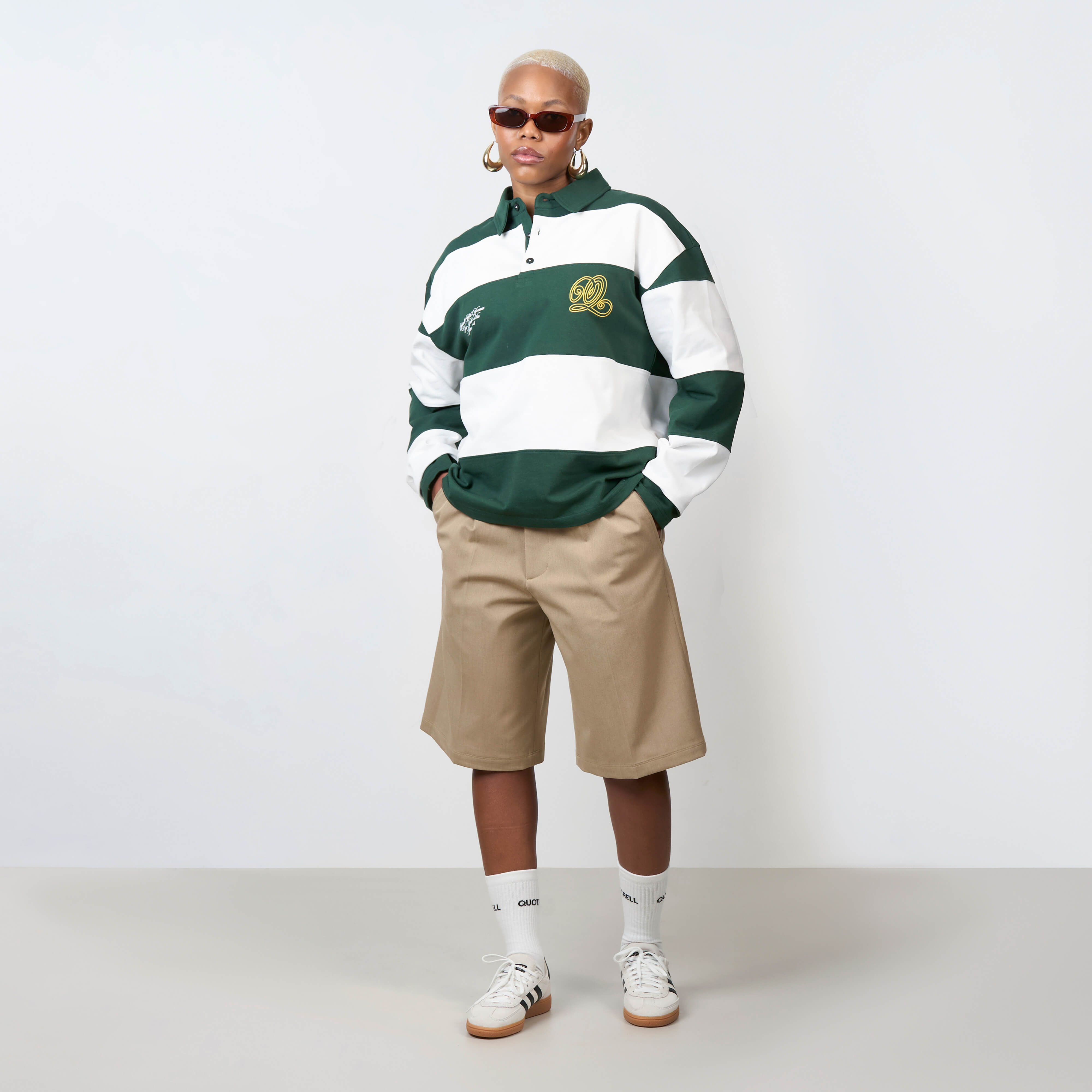 Model is 169 cm and wears size S
