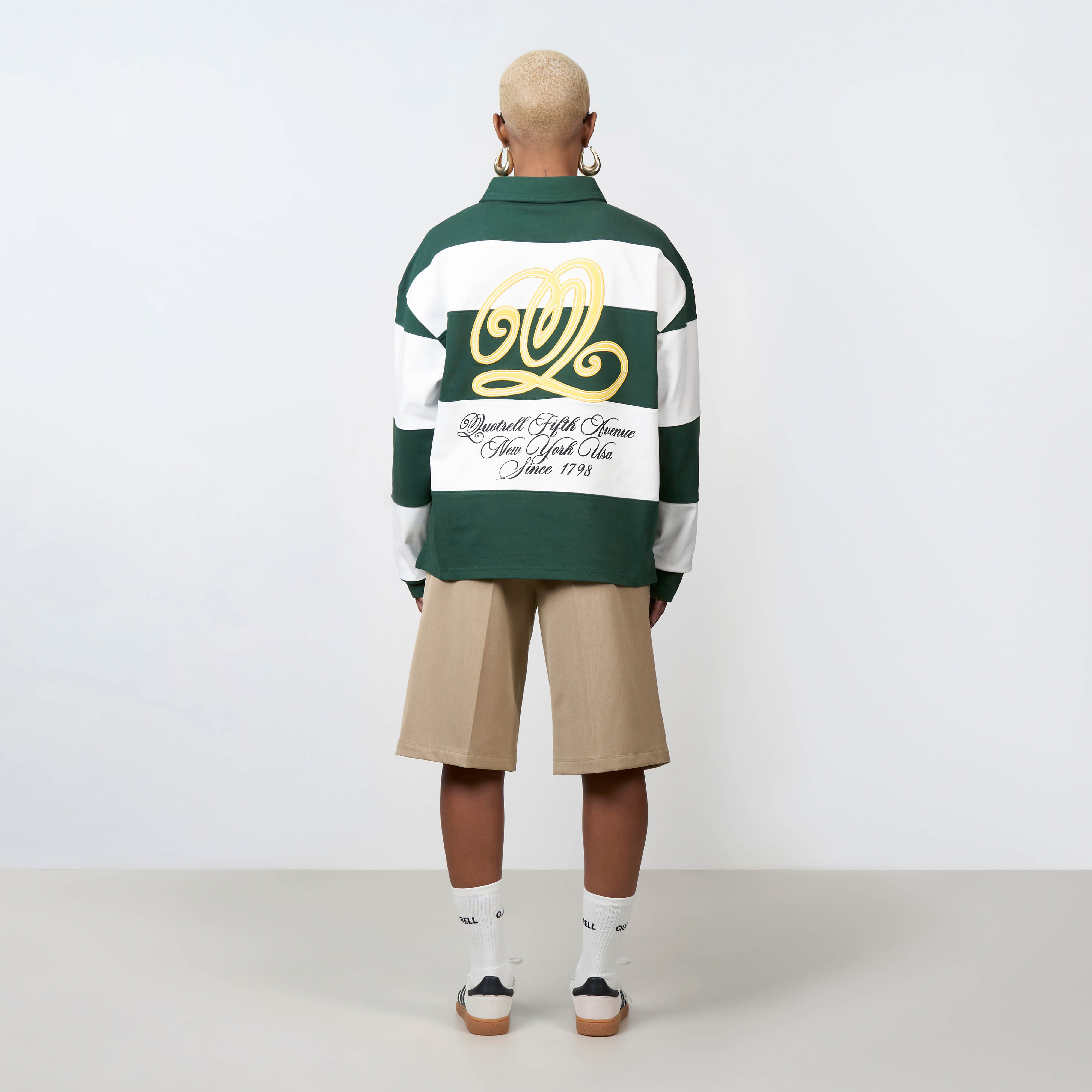 Model is 169 cm and wears size S
