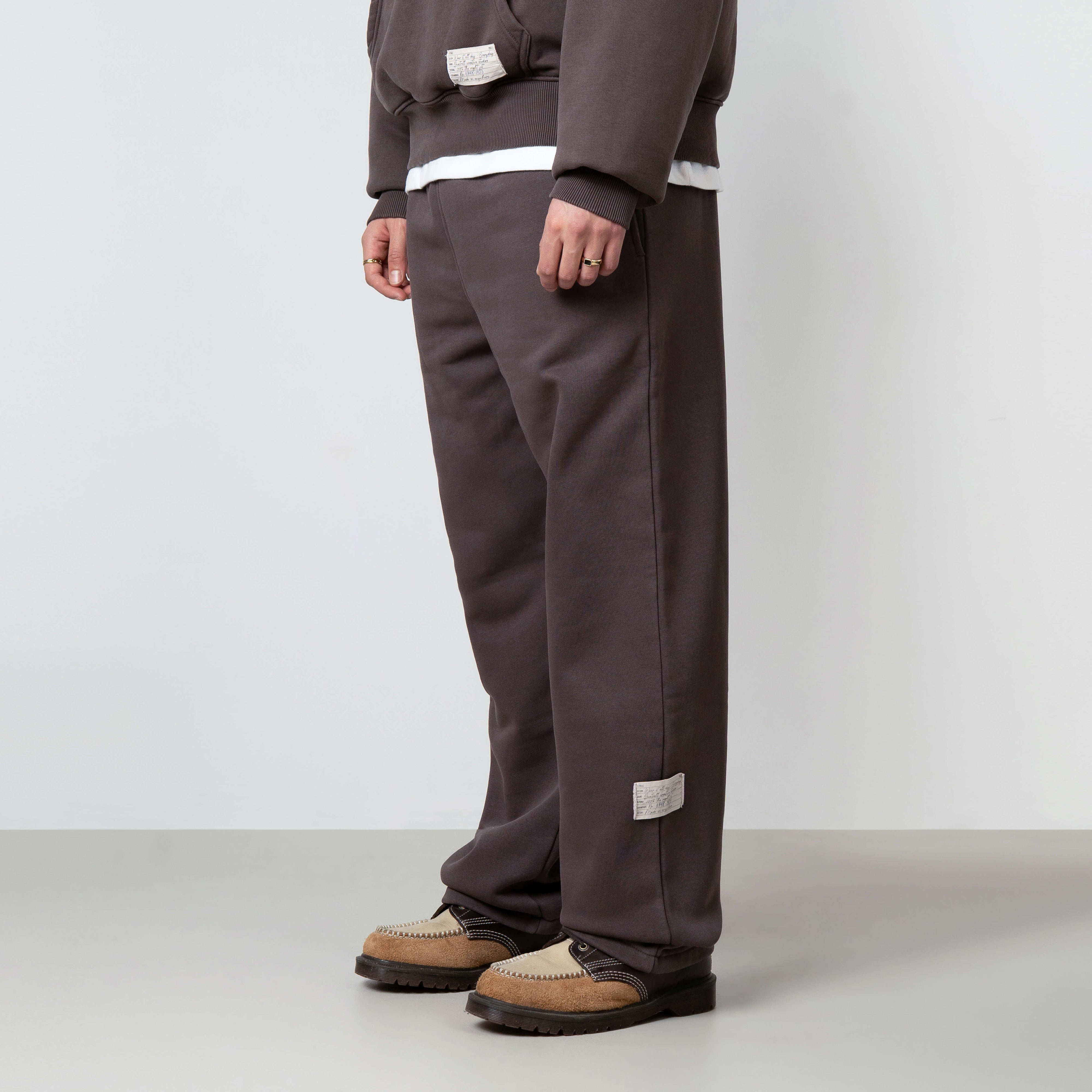 Model is 179 cm, 71 kg, and wears size M
