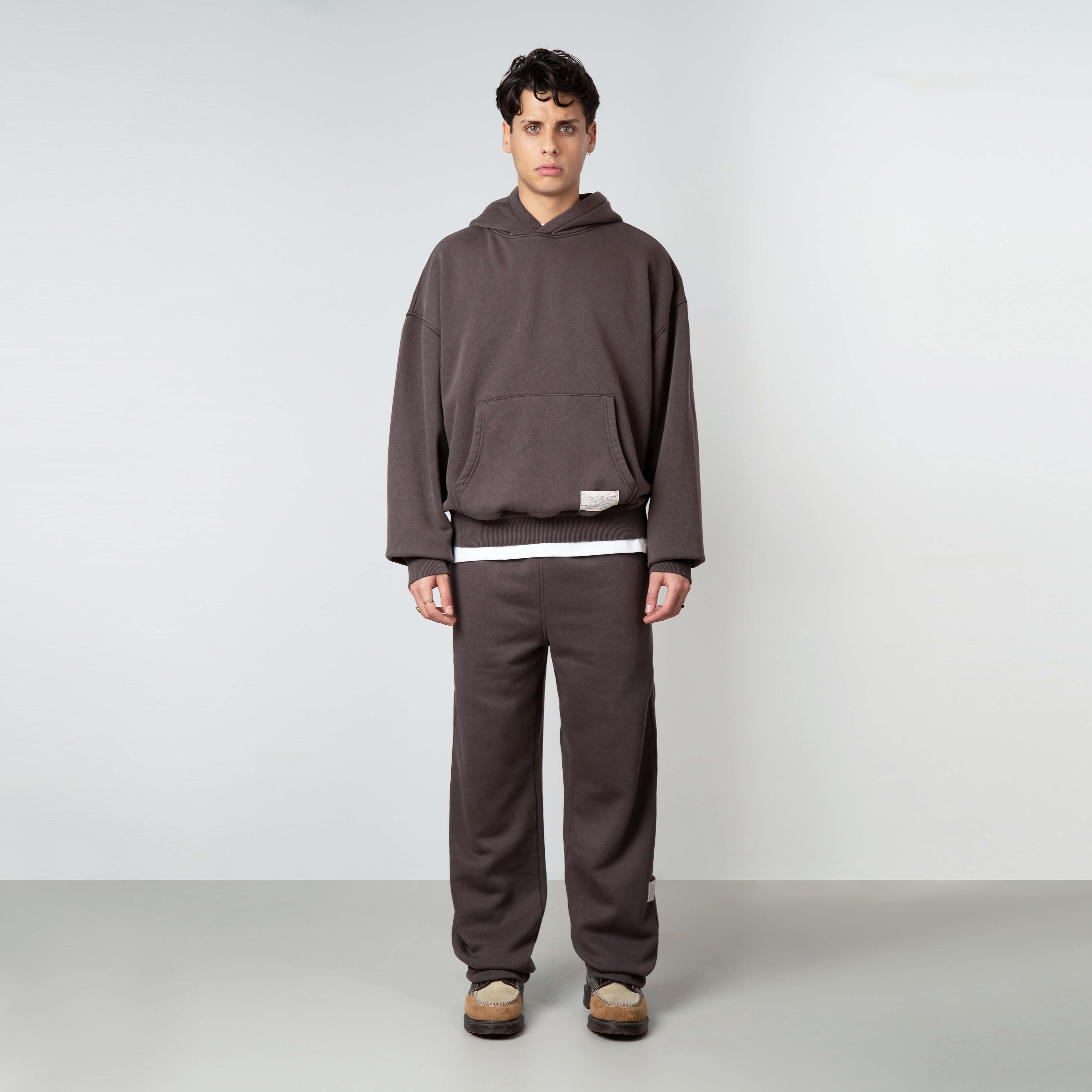 Model is 179 cm, 71 kg, and wears size M
