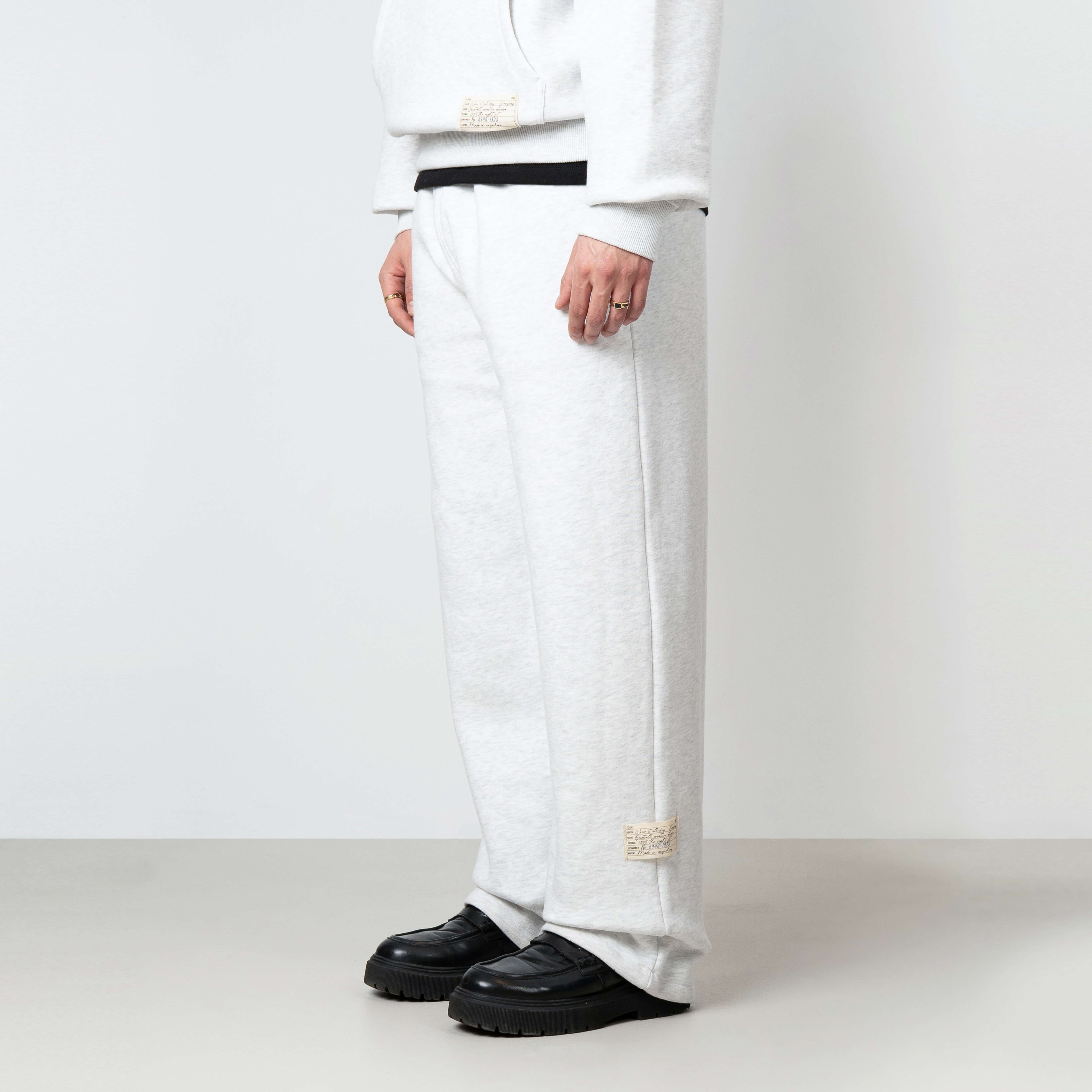 Model is 179 cm, 71 kg, and wears size M
