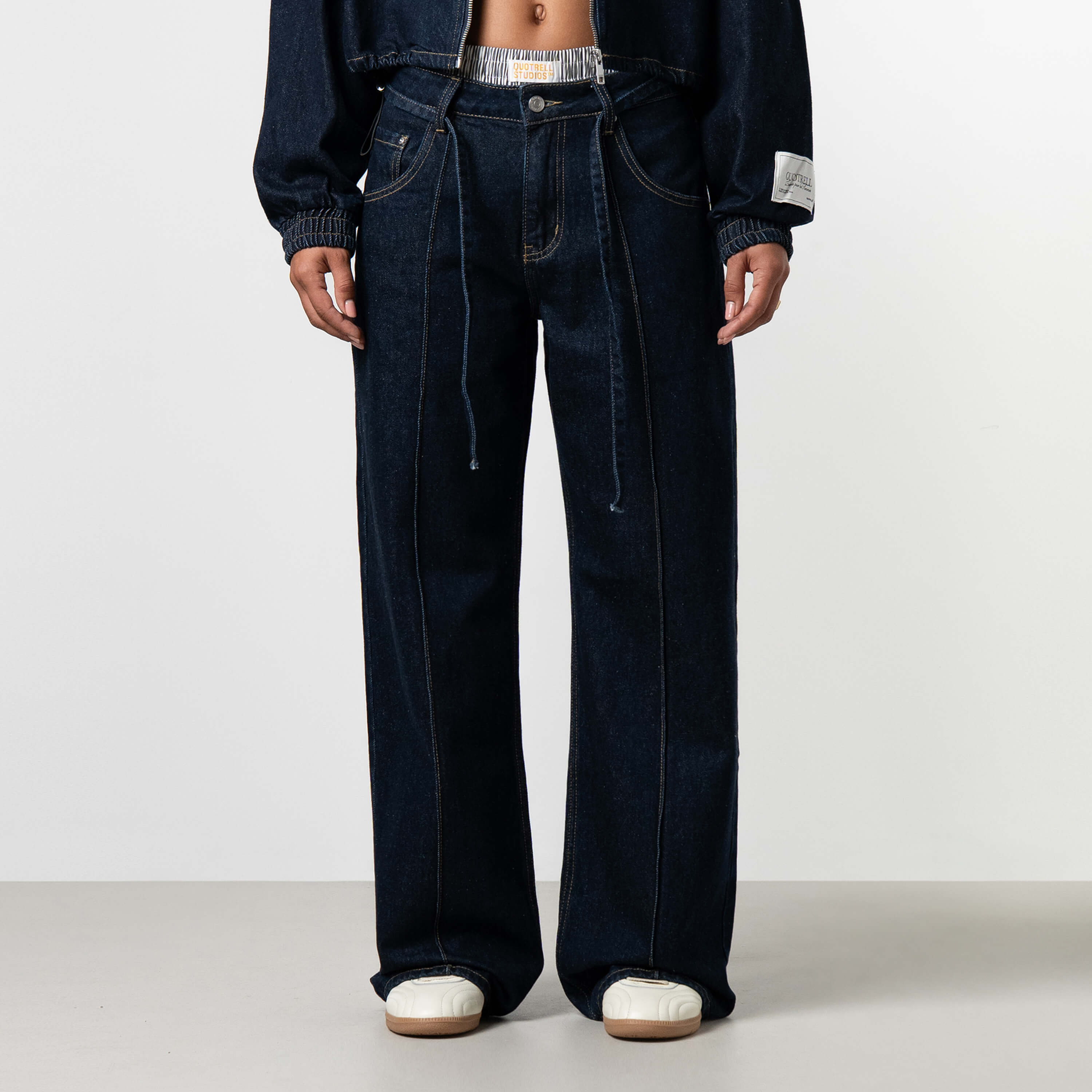 Model is 172 cm and wears size S

