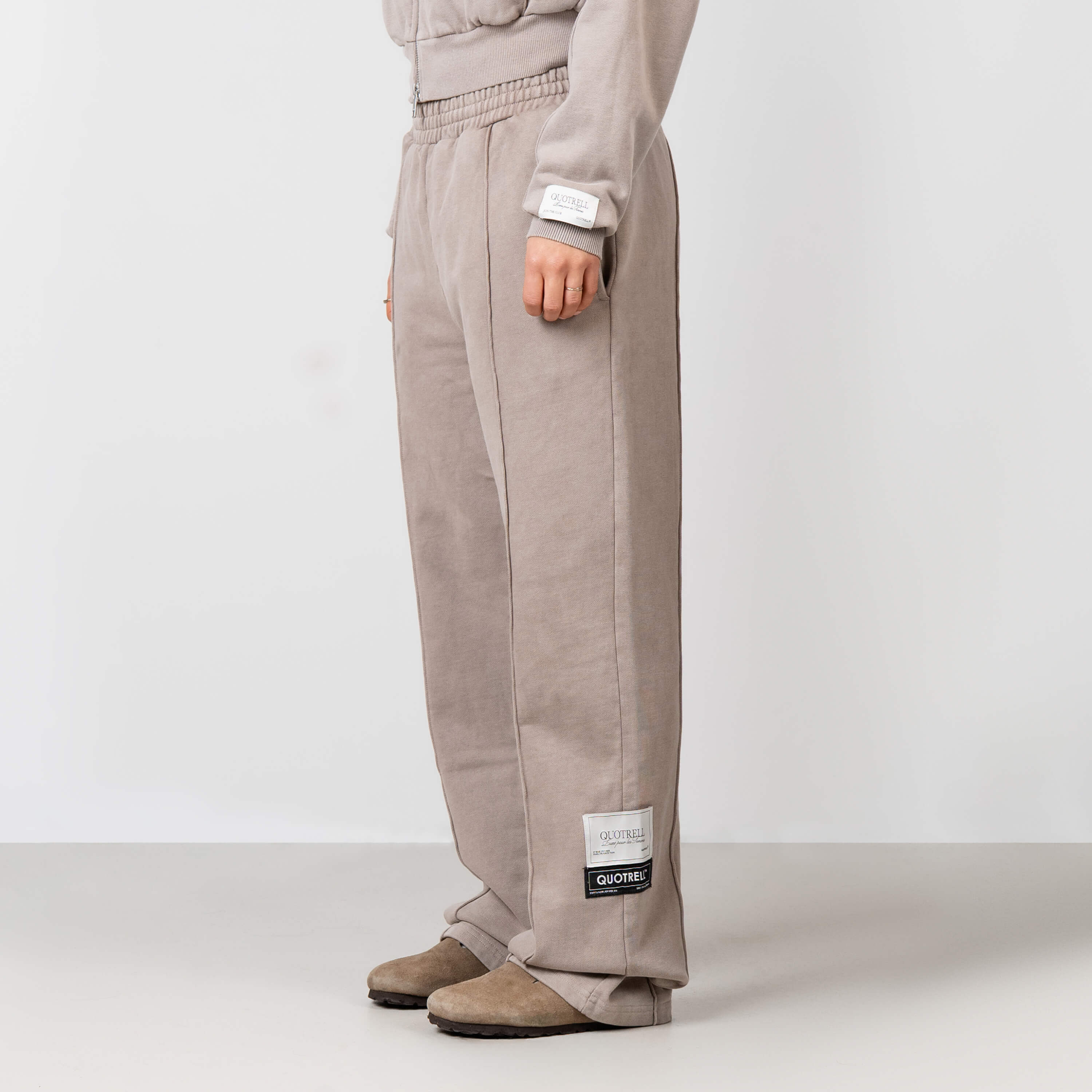 Model is 168 cm and wears size S
