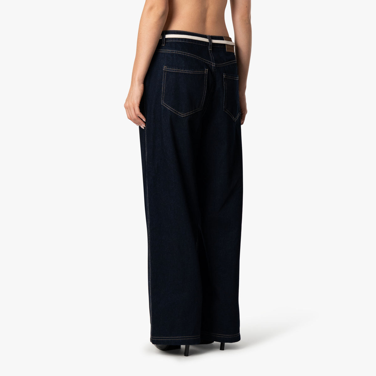 Pleated Denim Jeans in indigo blue