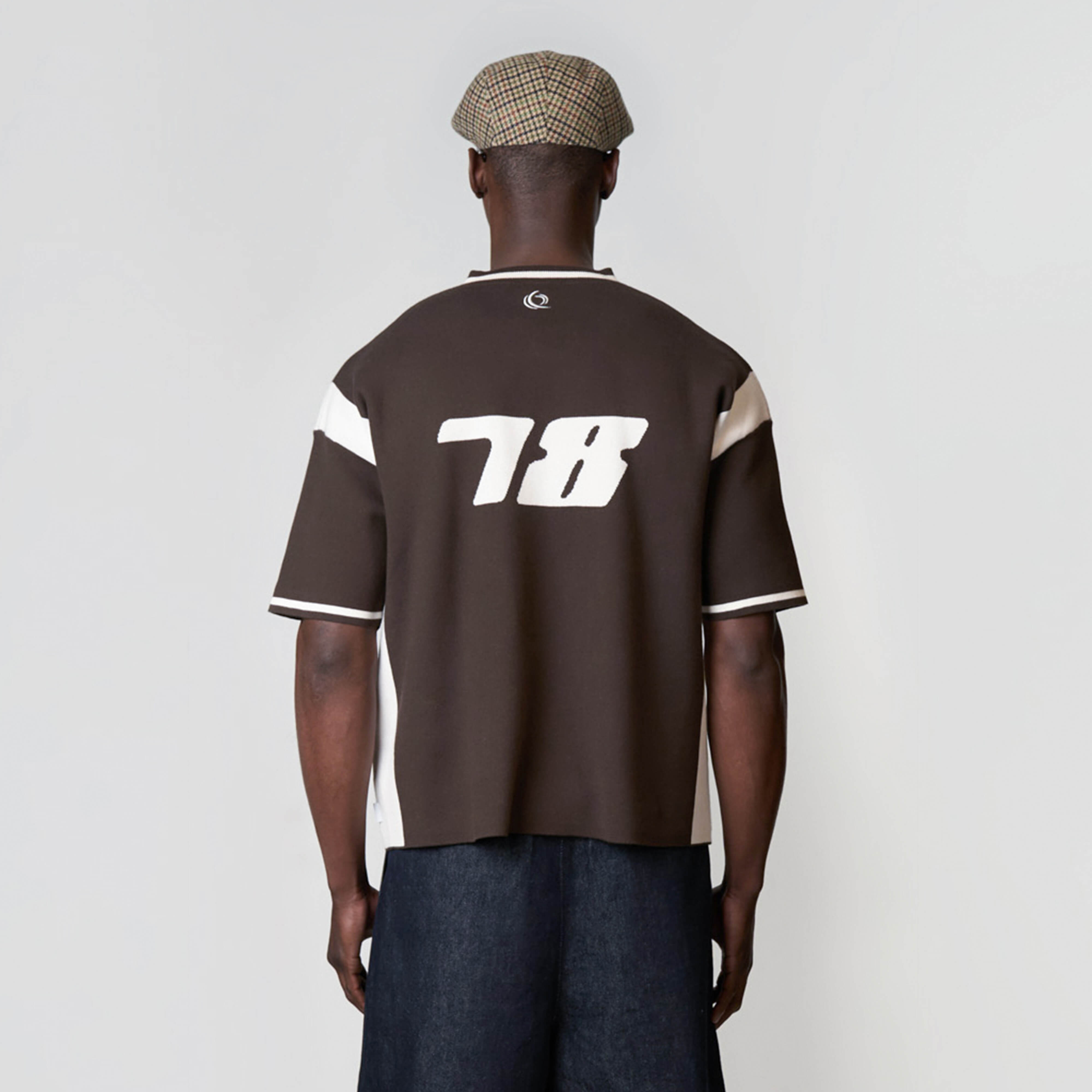 Model is 188 cm, 74 kg, and wears size L
