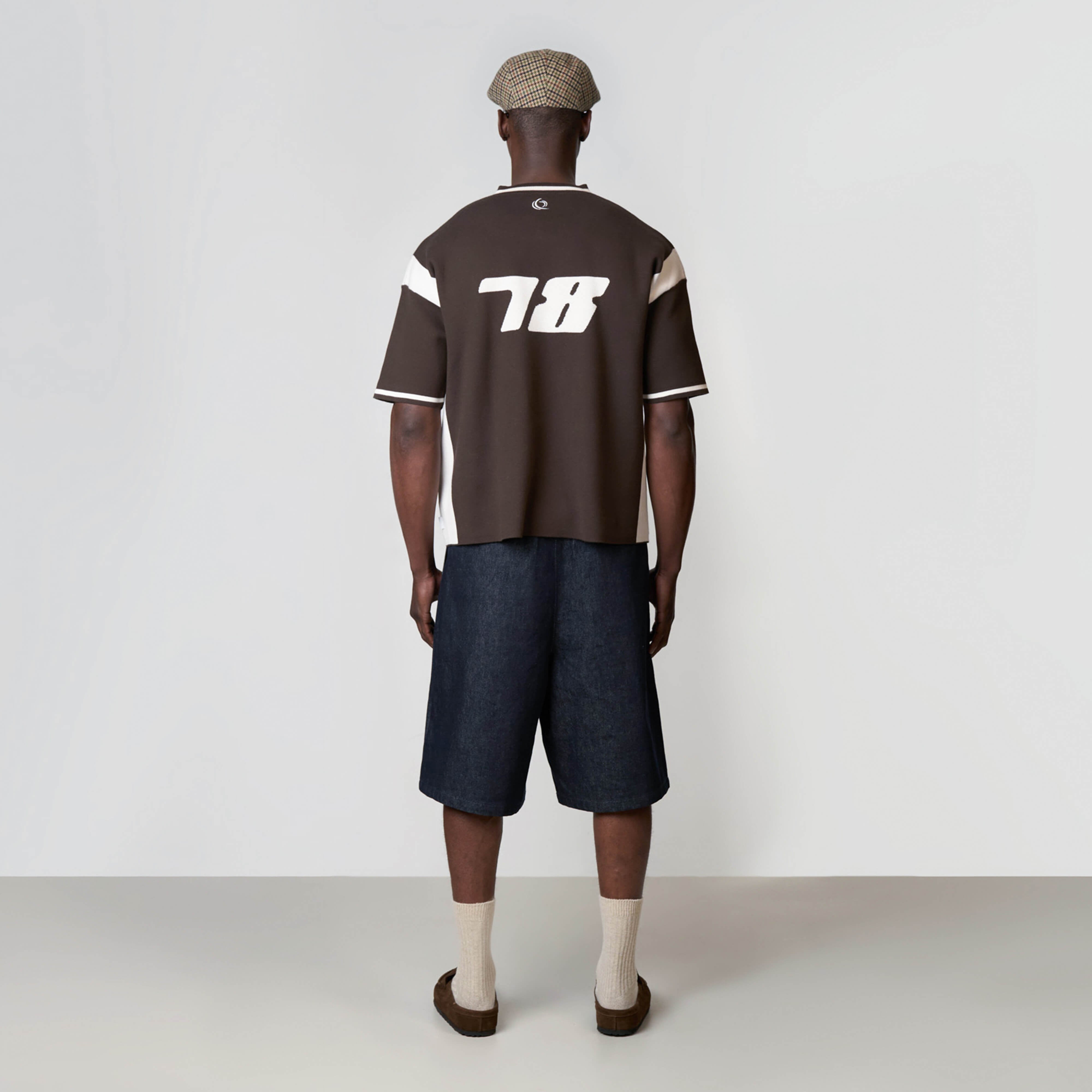 Model is 188 cm, 74 kg, and wears size L
