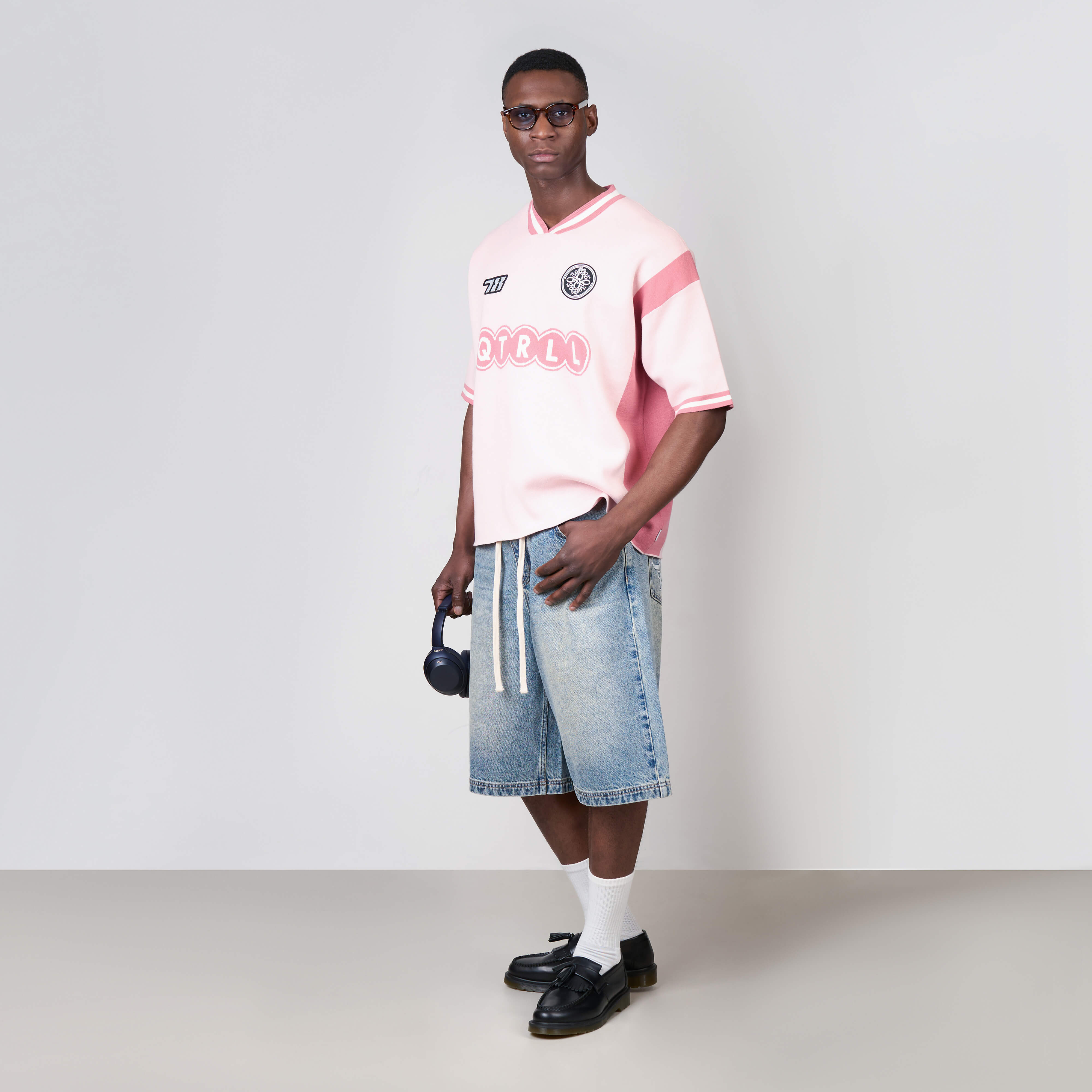 Model is 188 cm, 68 kg, and wears size L
