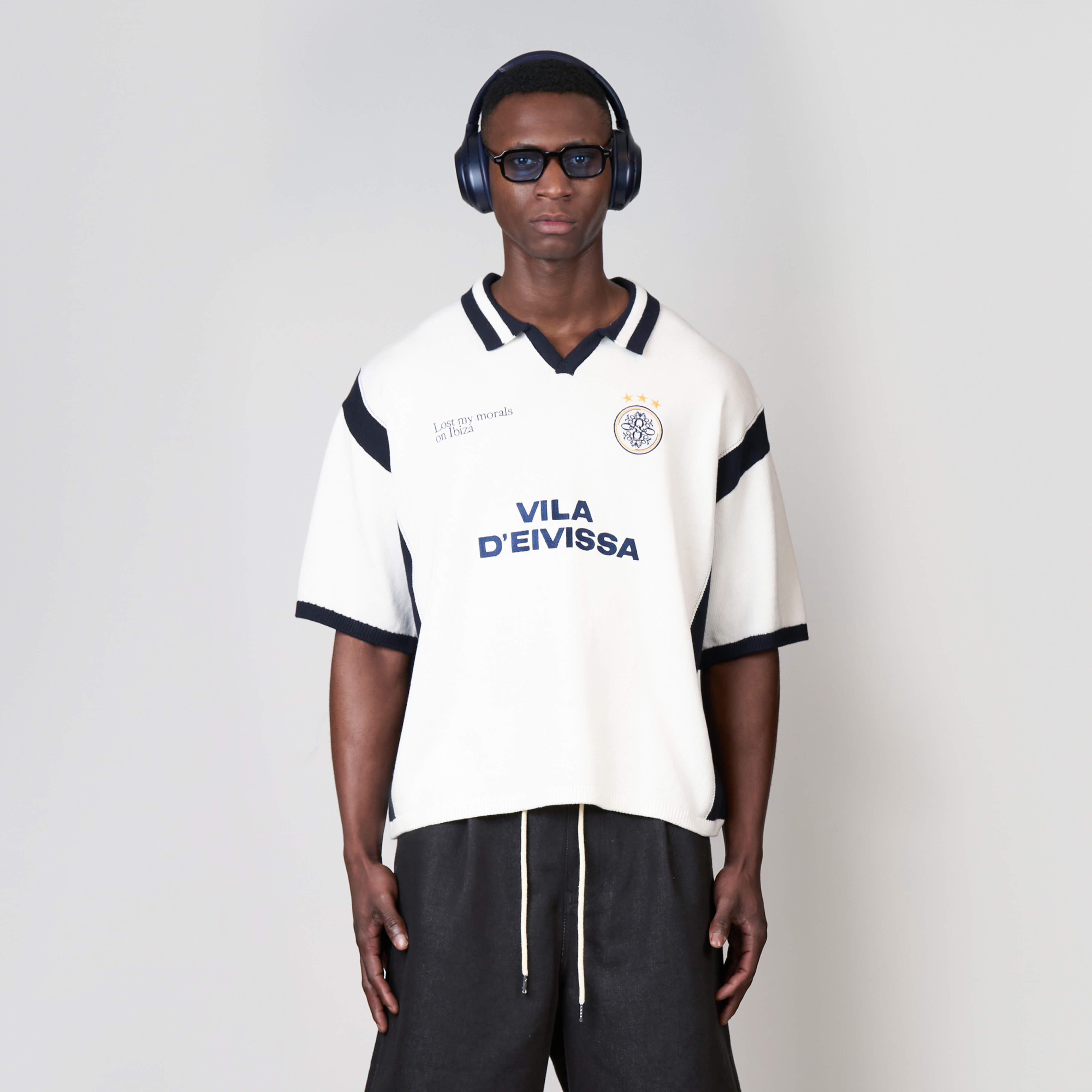 Model is 188 cm, 74 kg, and wears size L
