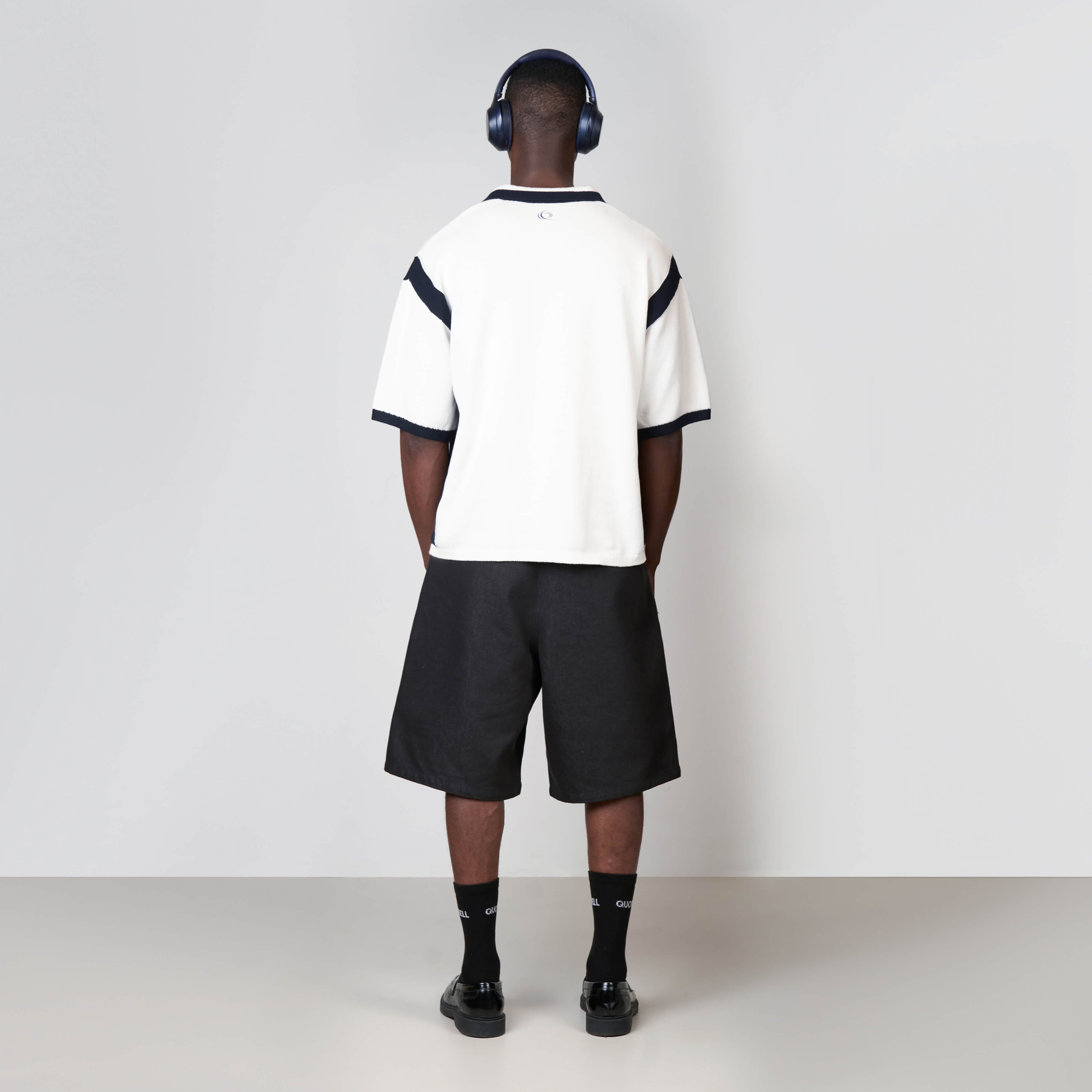 Model is 188 cm, 74 kg, and wears size L
