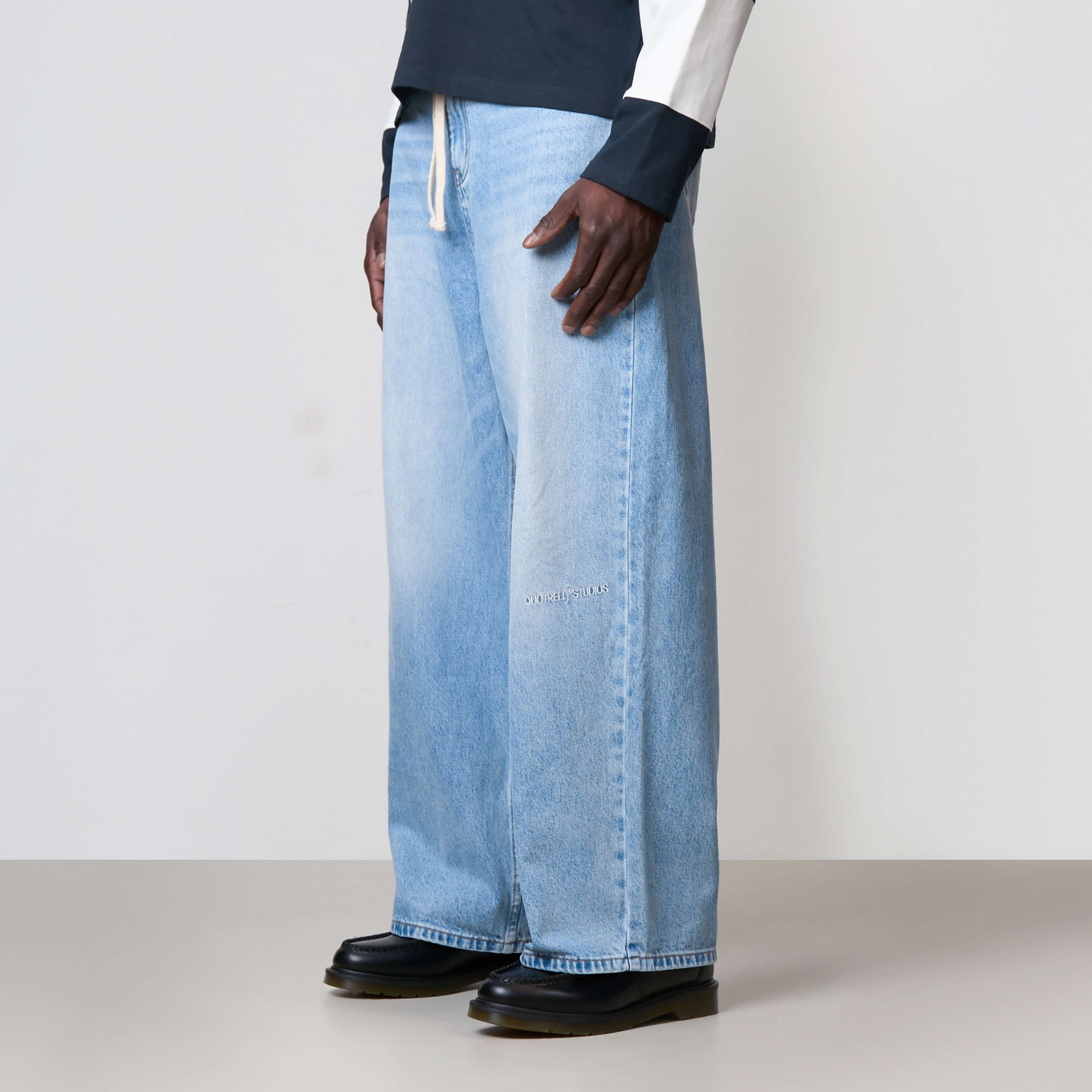 Model is 188 cm, 74 kg, and wears size L
