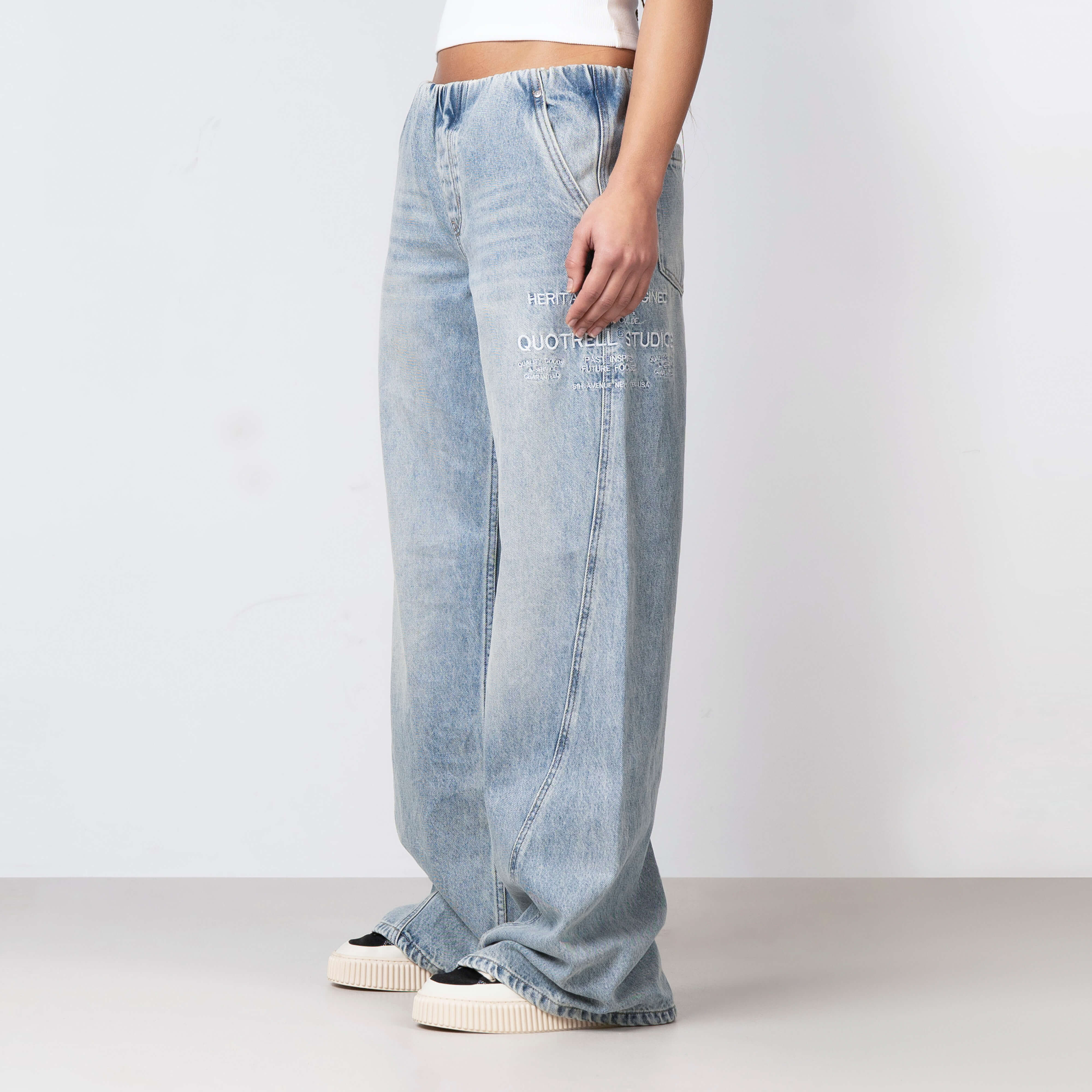 Model is 172 cm and wears size S
