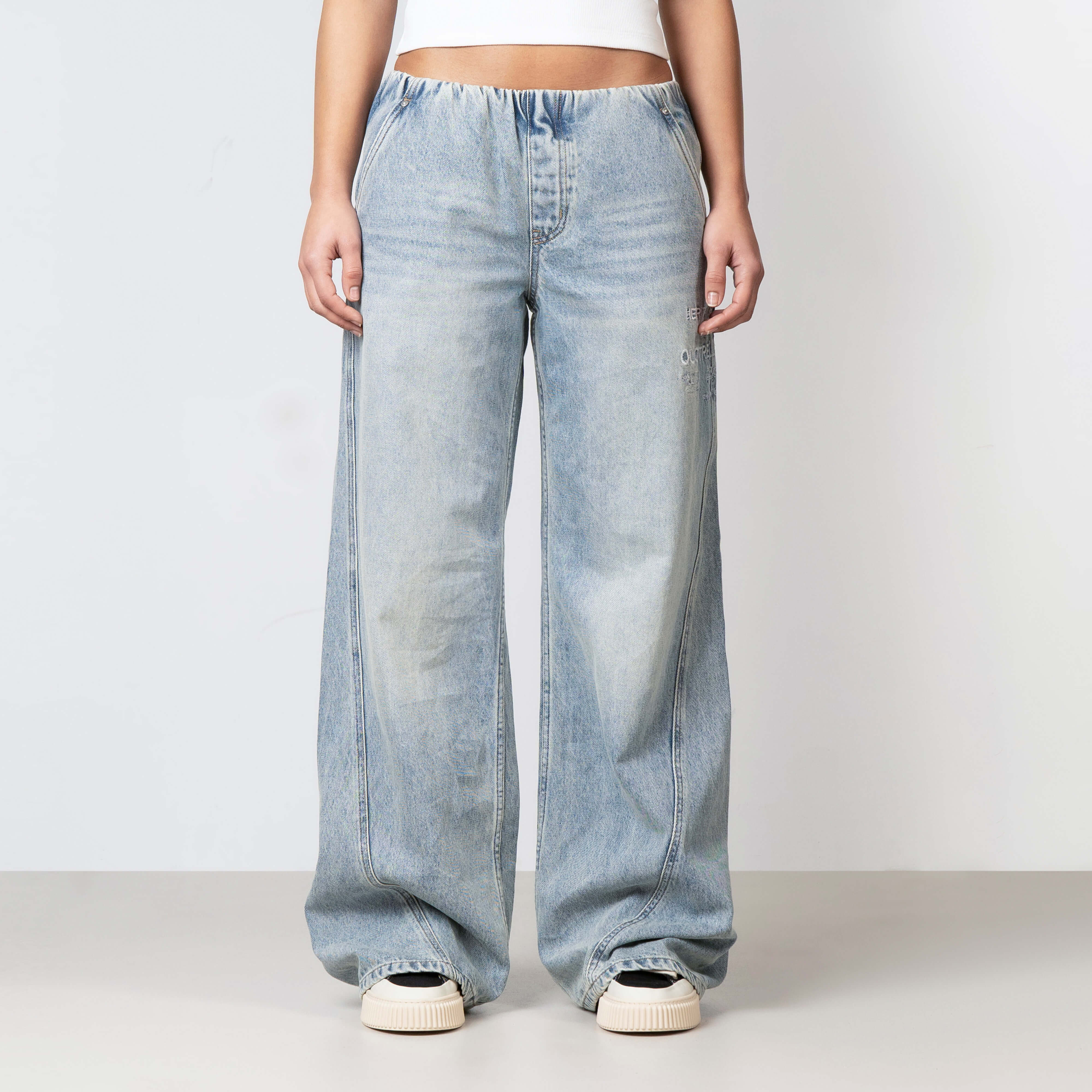 Model is 172 cm and wears size S
