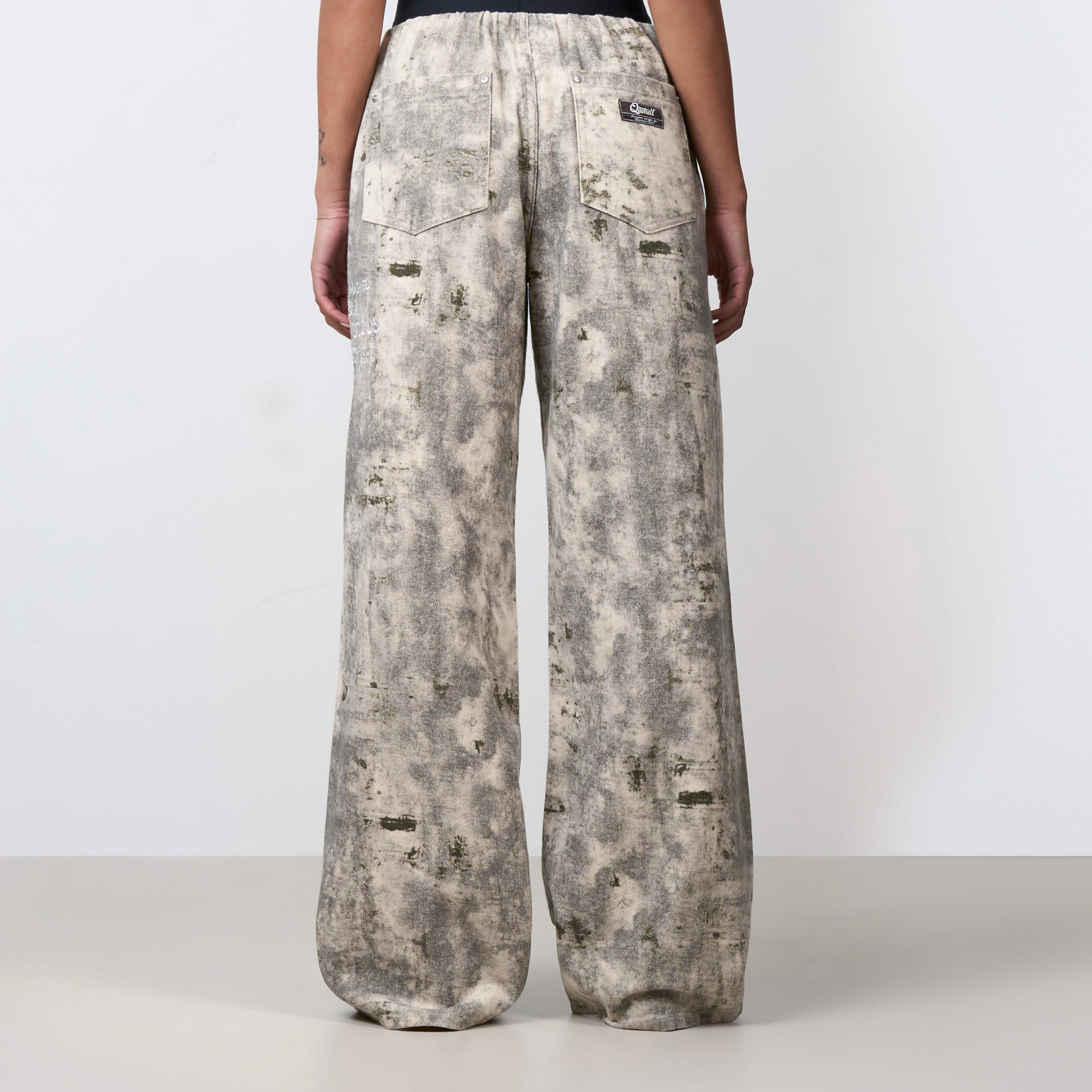 Model is 172 cm and wears size S
