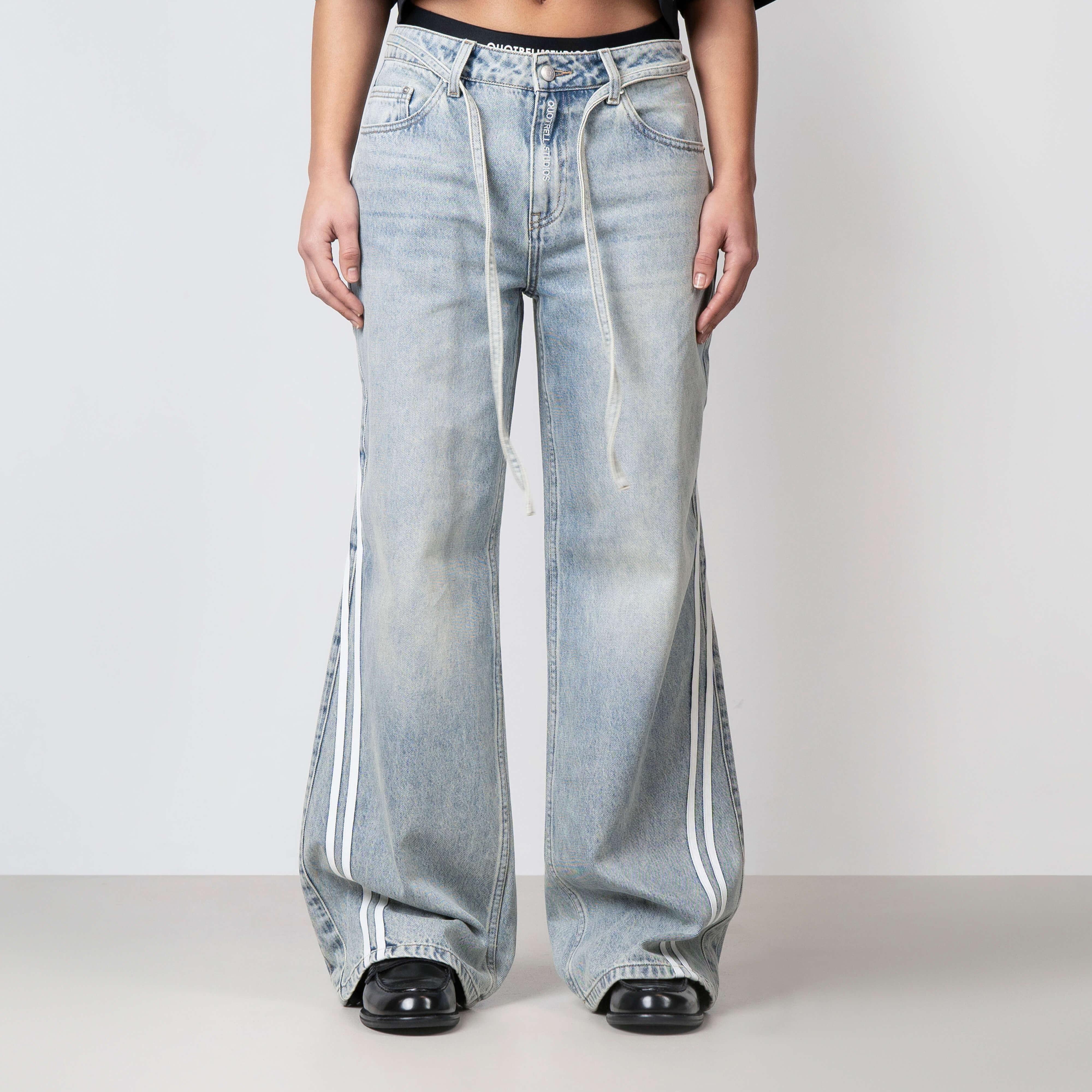 Model is 169 cm and wears size S
