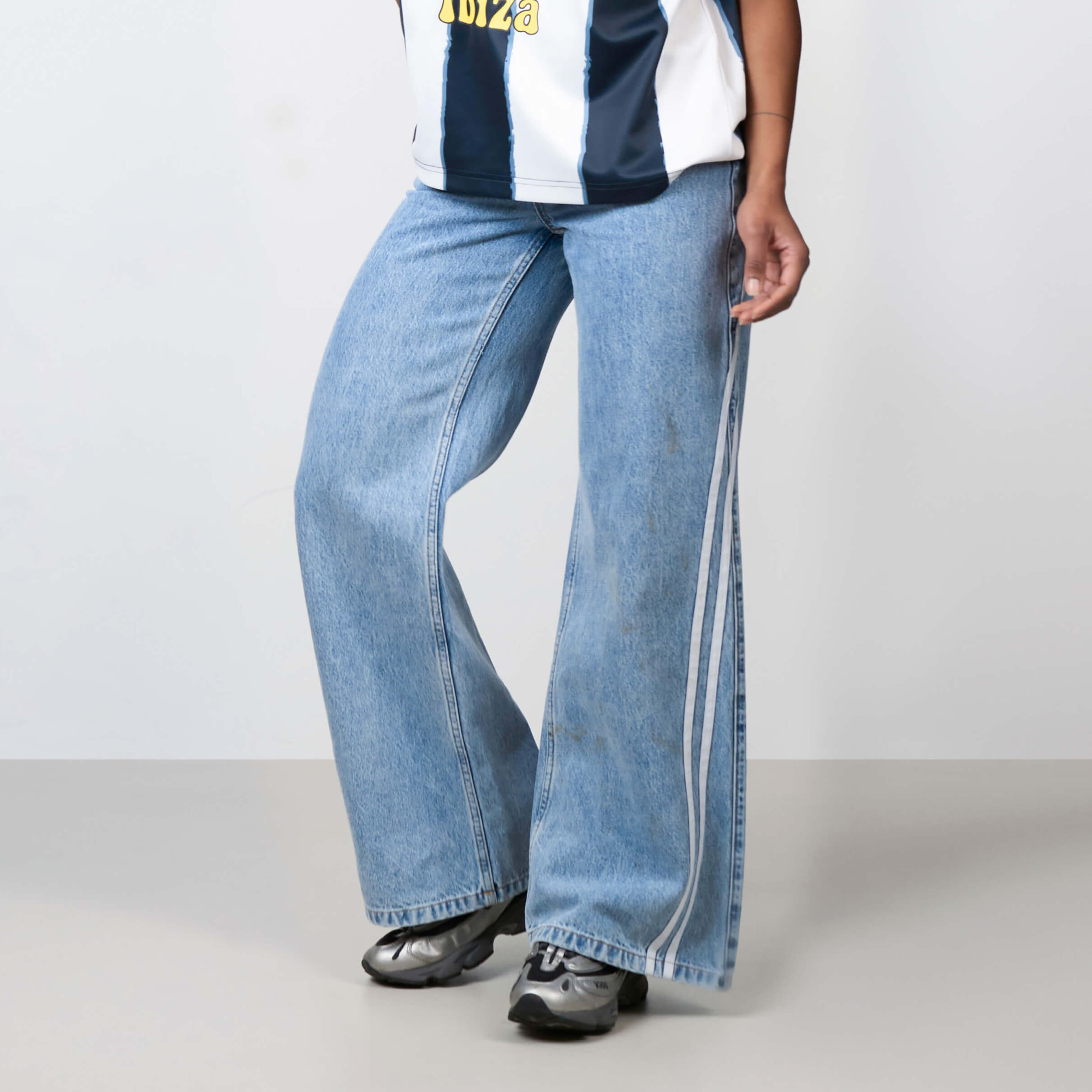 Model is 169 cm and wears size S
