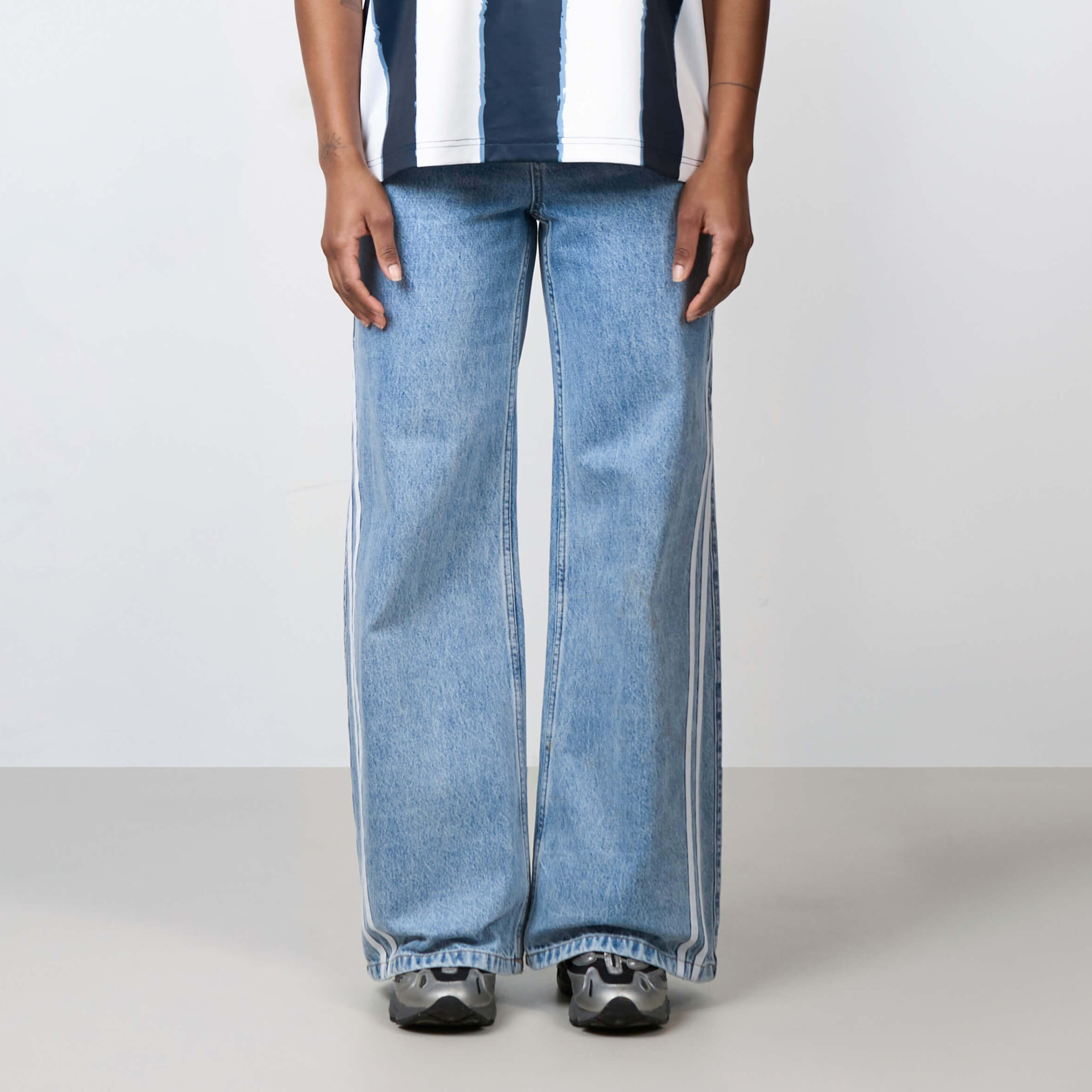 Model is 169 cm and wears size S
