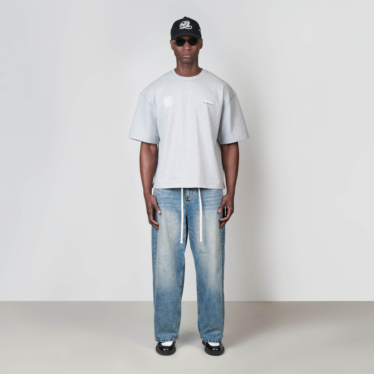 Insignia Tee in grey melee and white