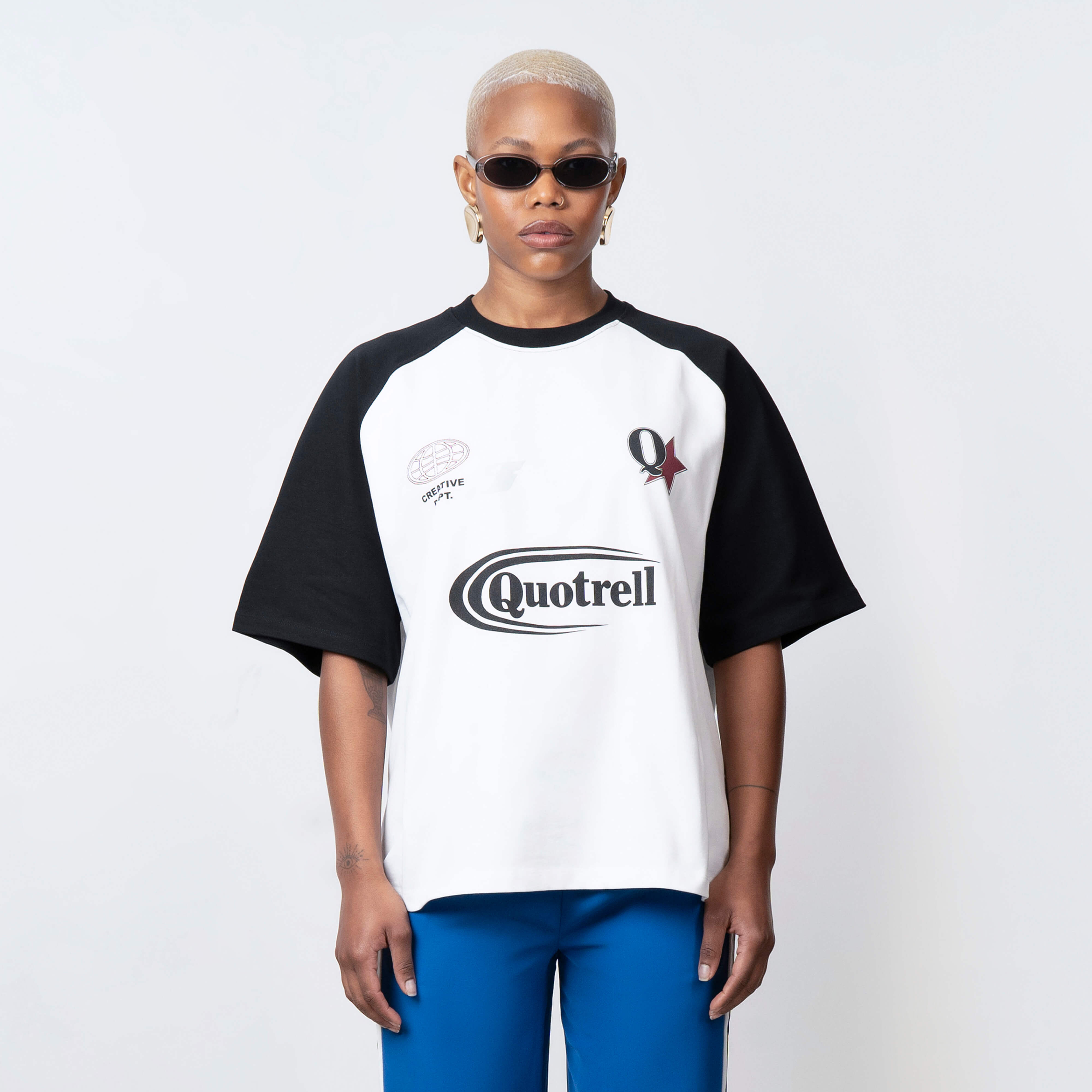 Model is 169 cm and wears size S
