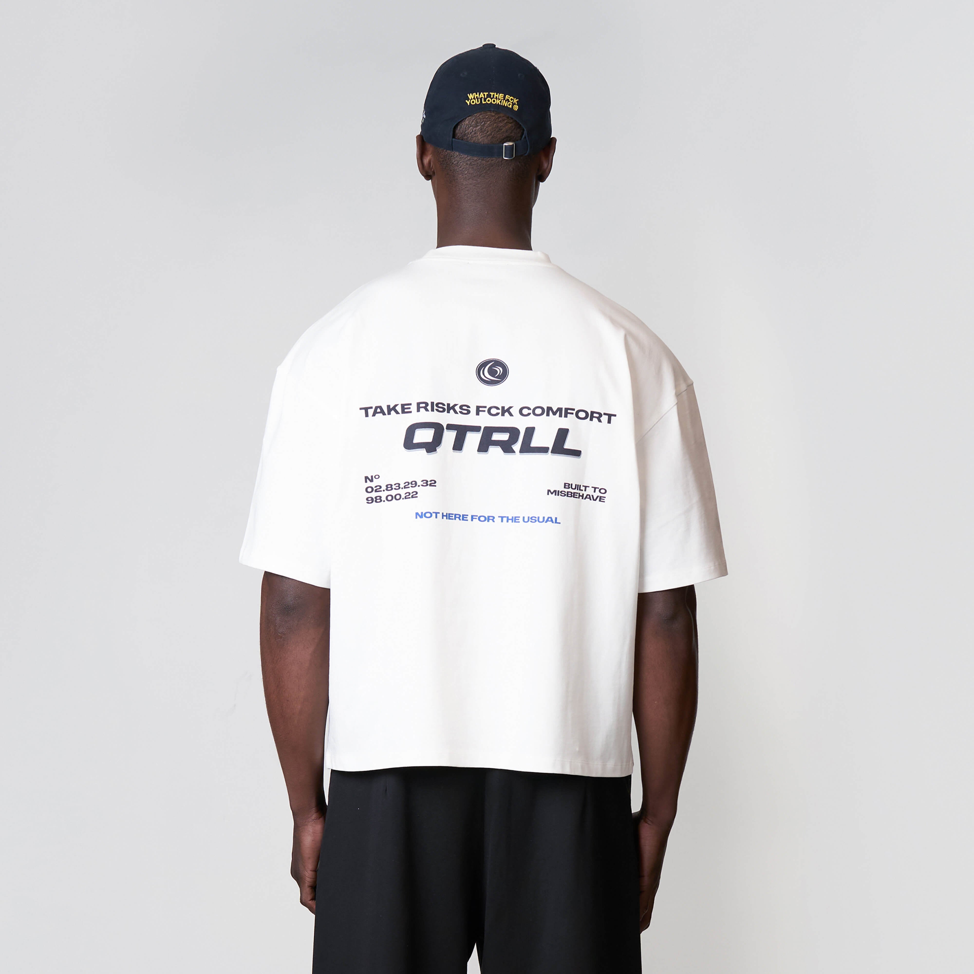 Model is 188 cm, 74 kg, and wears size L
