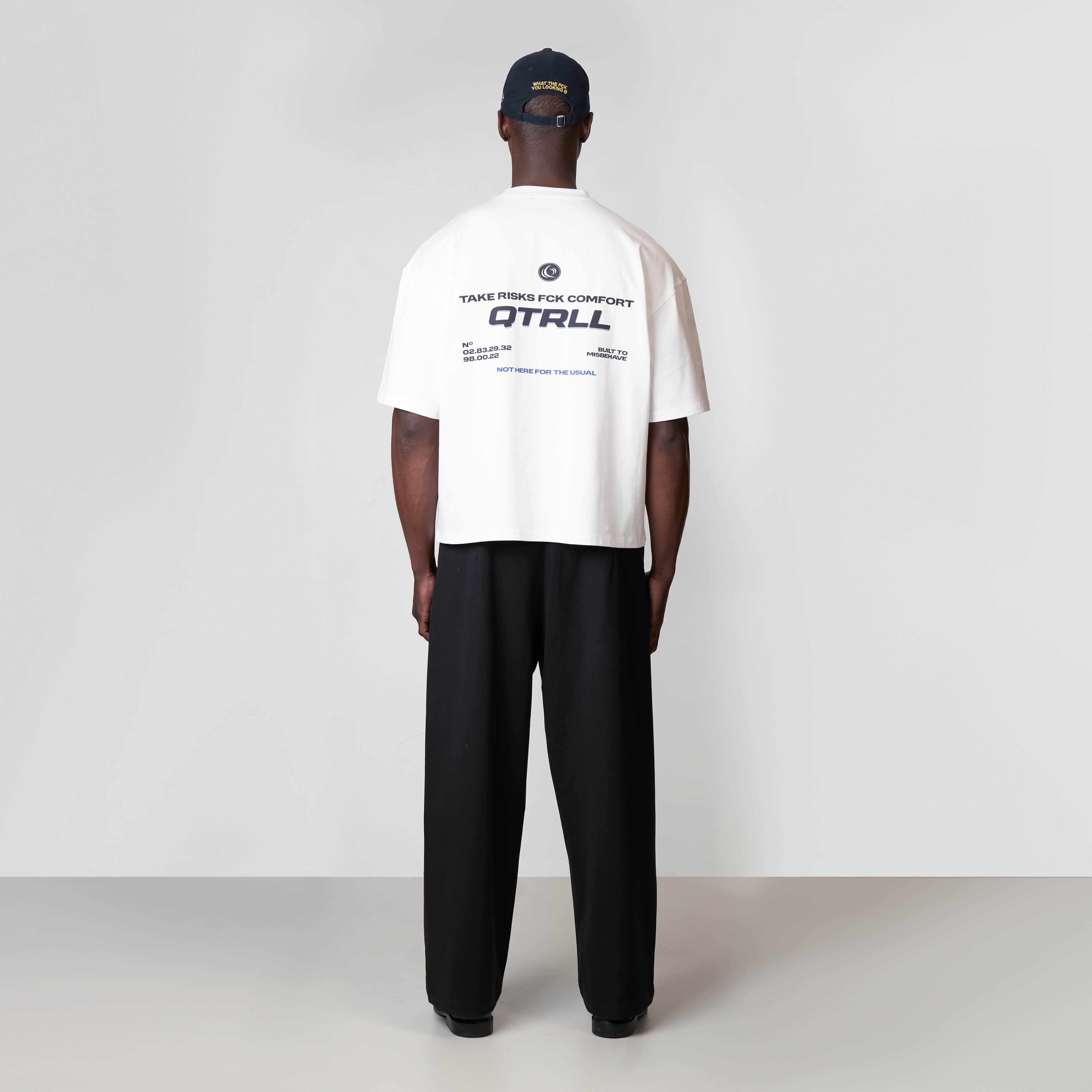 Model is 188 cm, 74 kg, and wears size L
