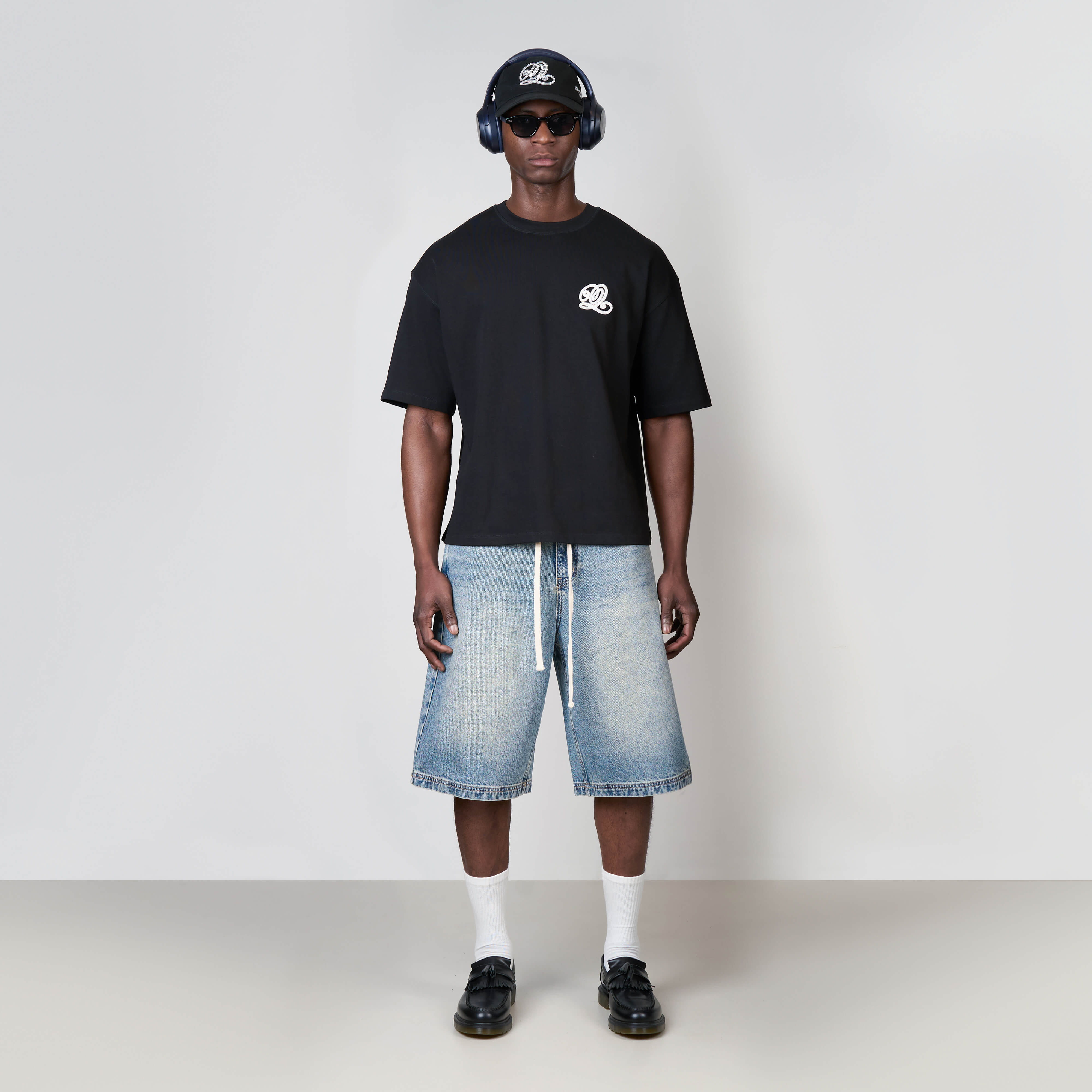 Model is 188 cm, 68 kg, and wears size L
