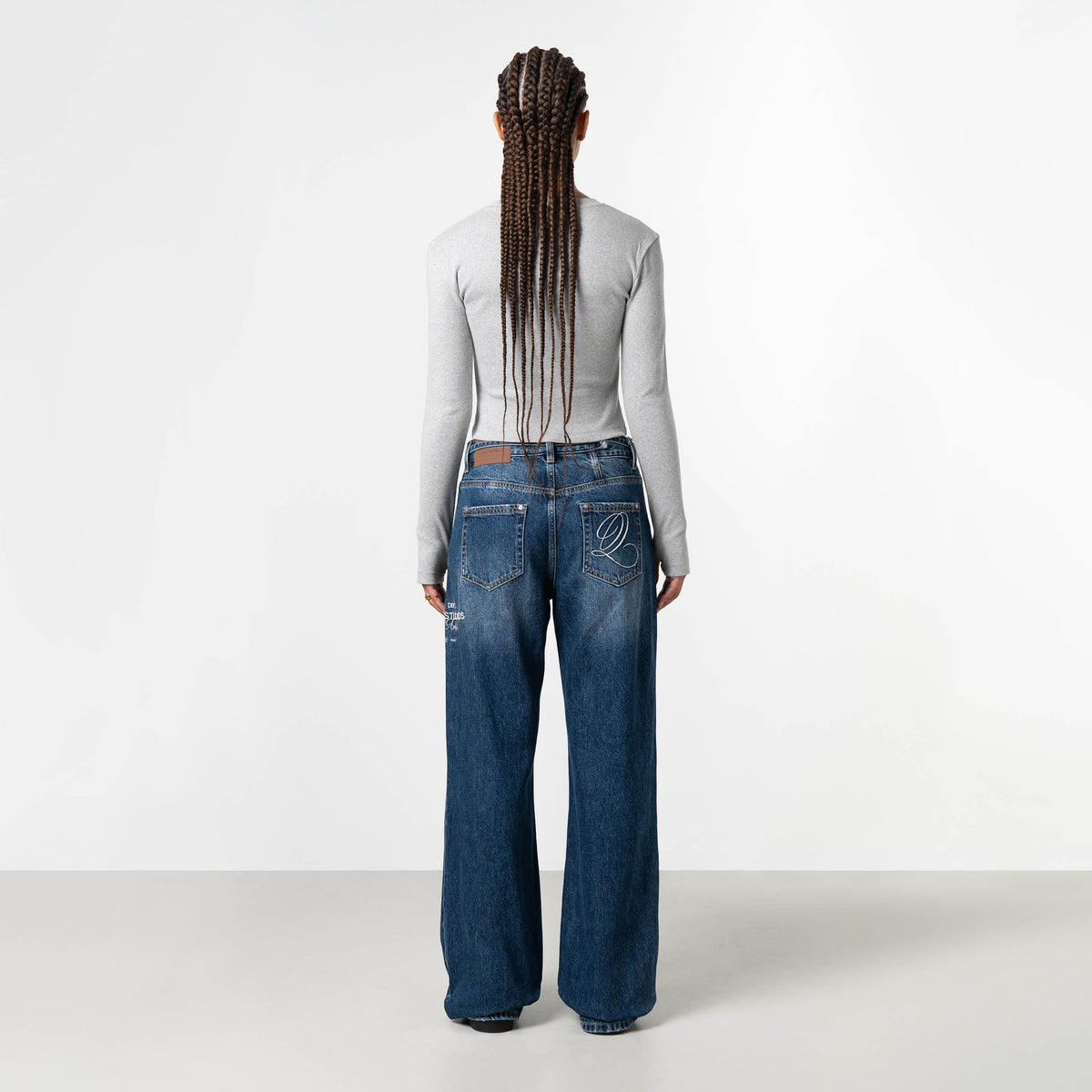 Model is 172 cm and wears size S
