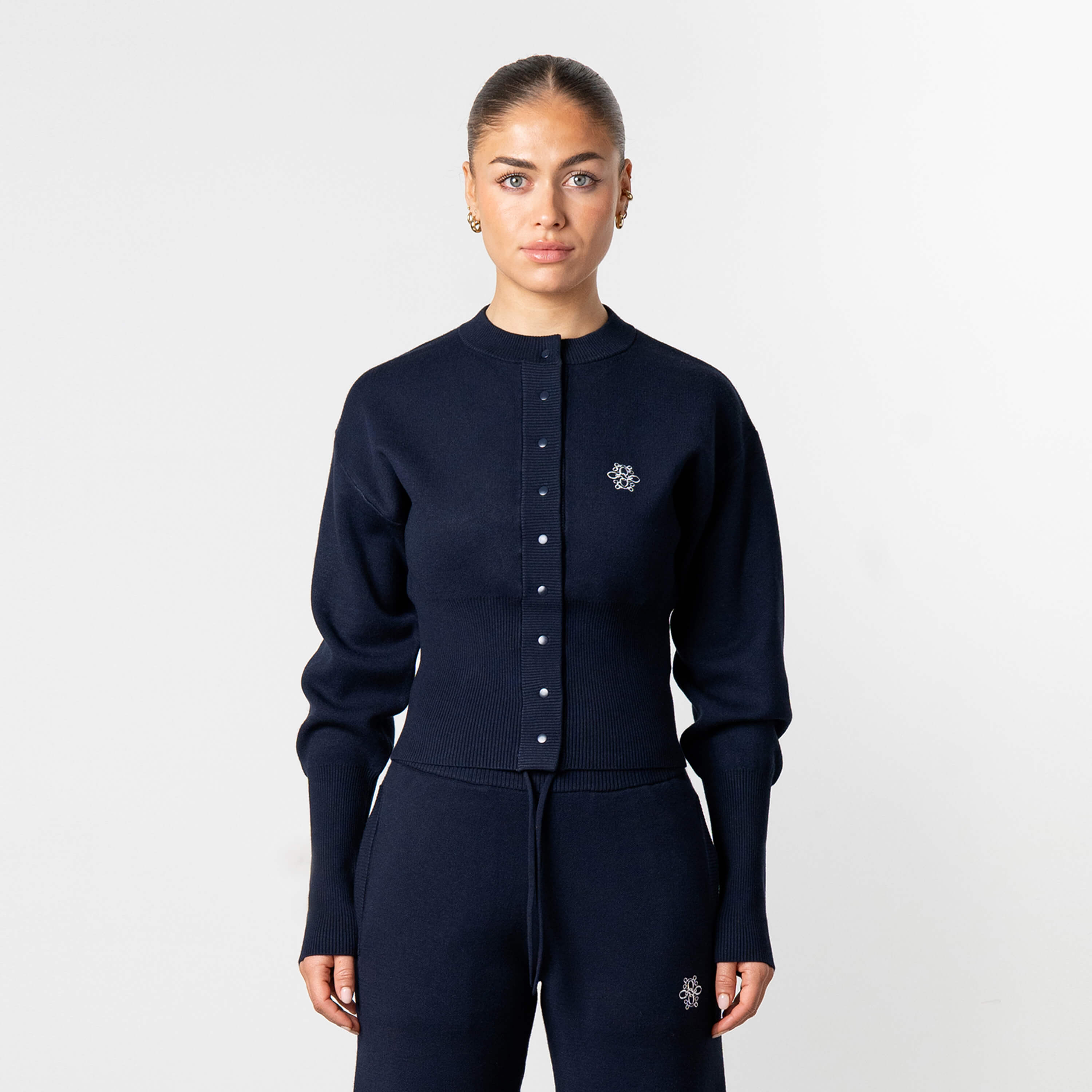 Model is 168 cm and wears size S
