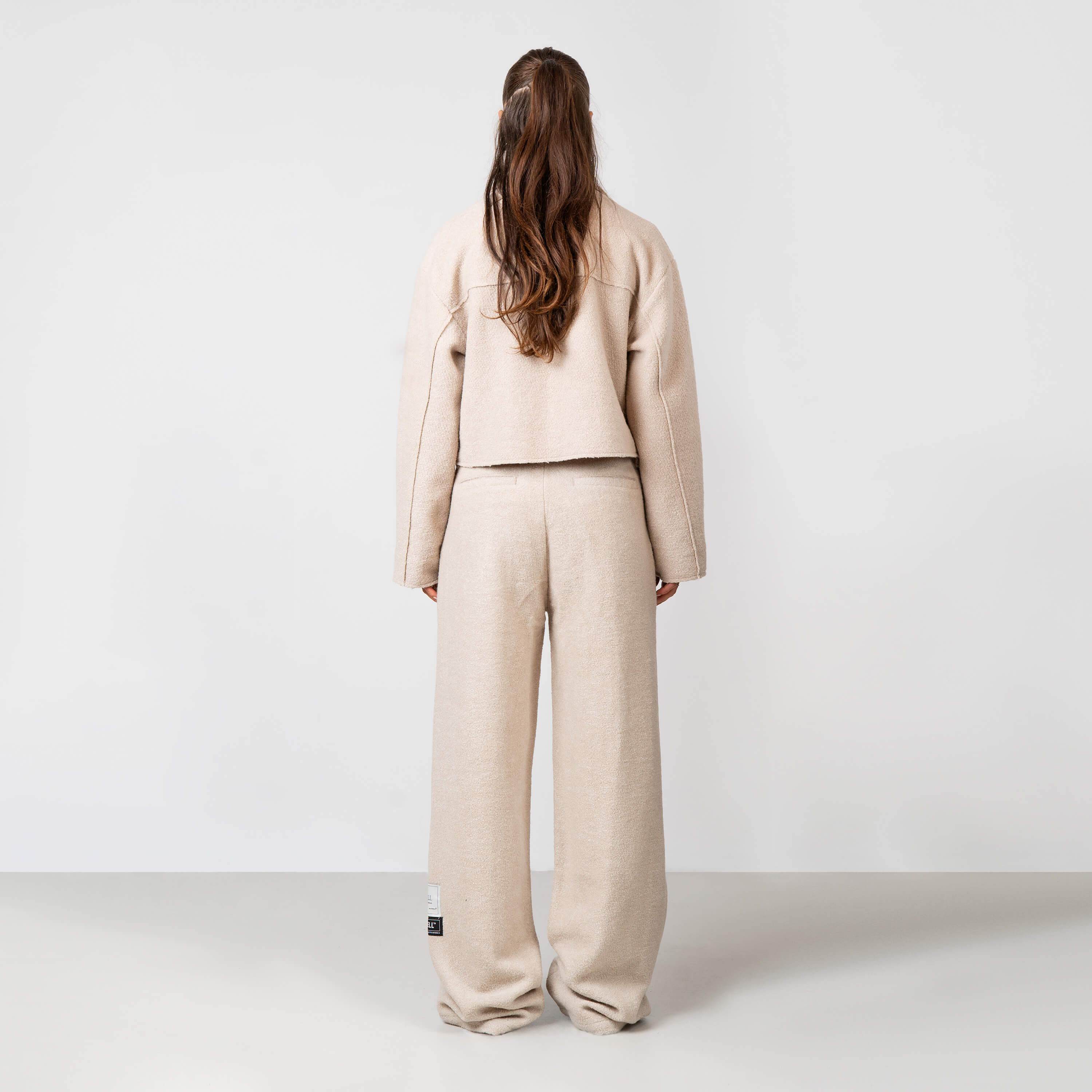 Model is 168 cm and wears size S
