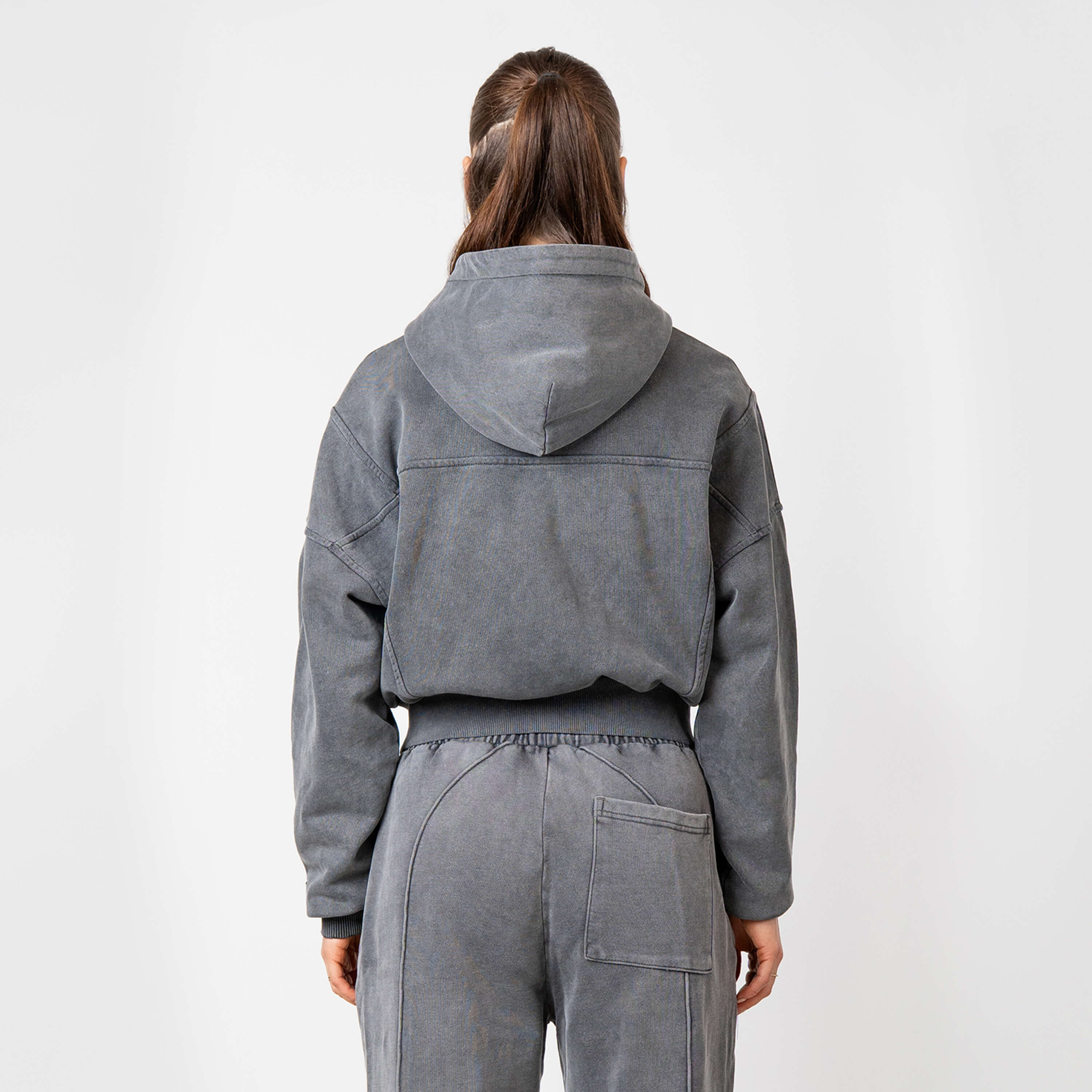 Model is 168 cm and wears size S
