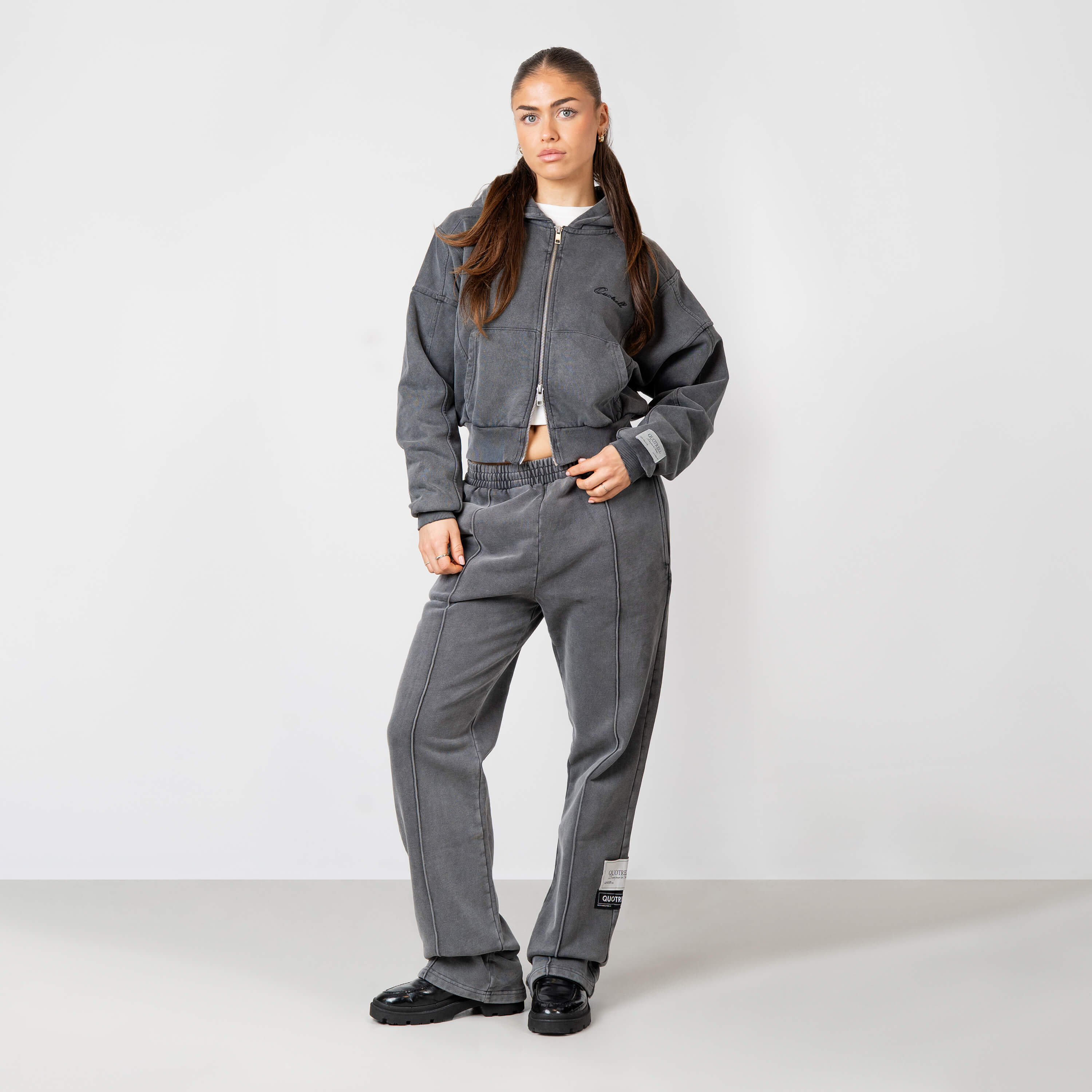 Model is 168 cm and wears size S
